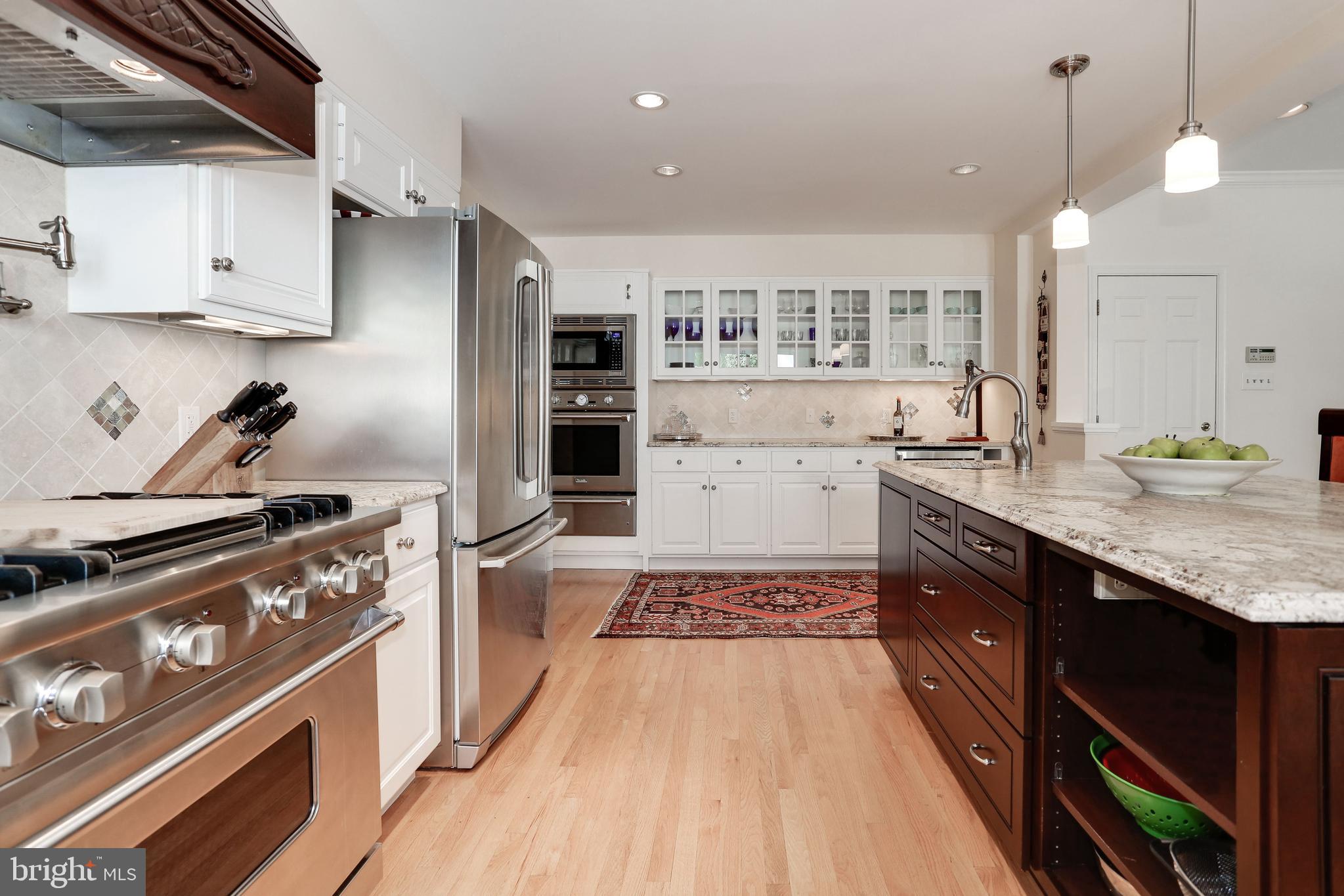 COUNTRY CLUB HILLS - Residential