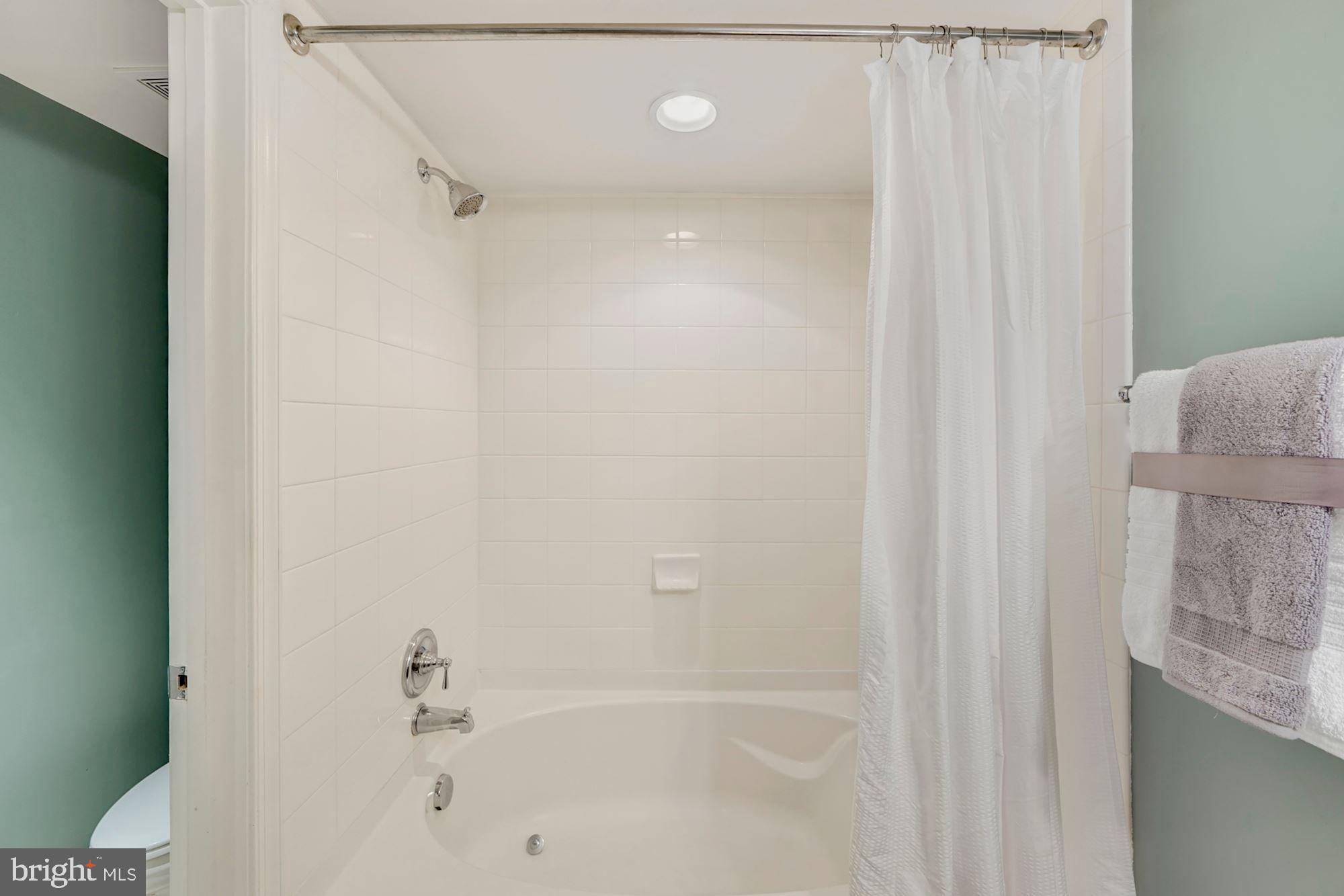 WEST VILLAGE OF SHIRLINGTON - Residential