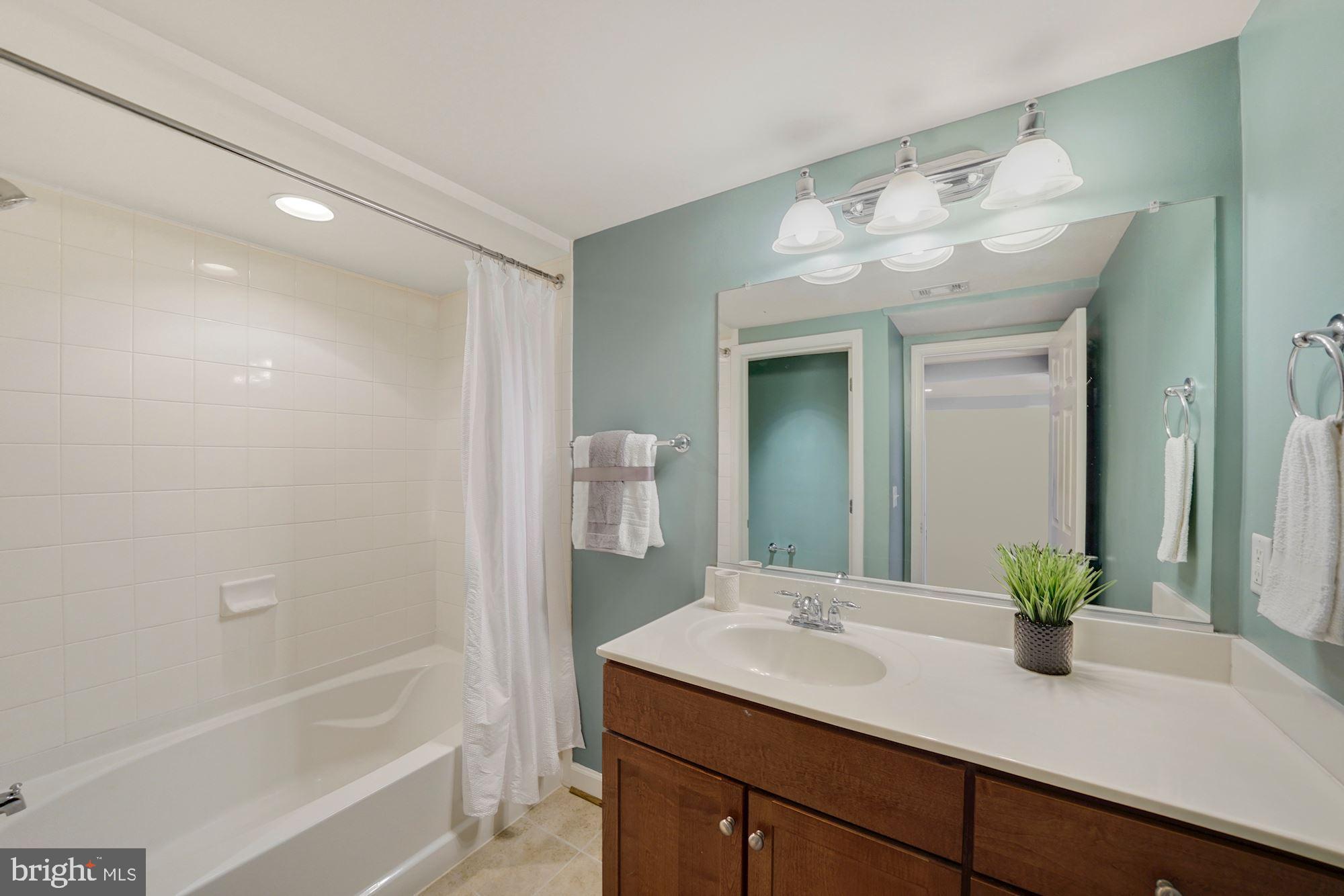 WEST VILLAGE OF SHIRLINGTON - Residential