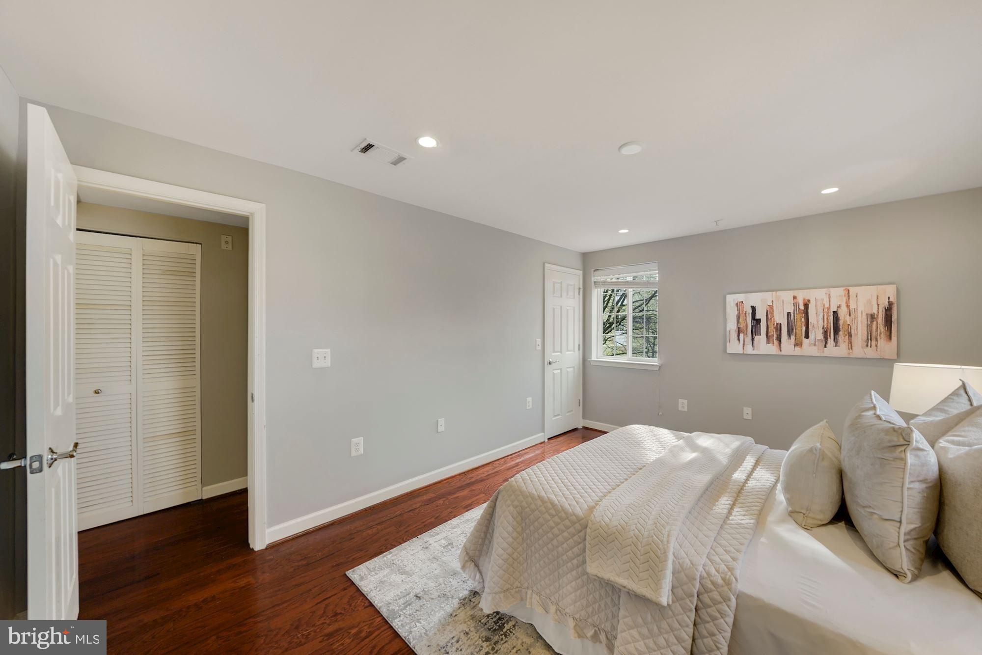 WEST VILLAGE OF SHIRLINGTON - Residential