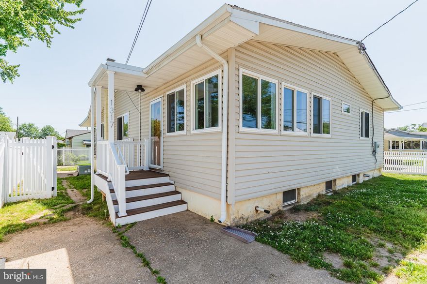 READY FOR NEW OWNERS!  3 BEDROOM, 1 BATH RANCHER--HARDWOOD FLOORING--ENTRY LEVEL BEDROOMS--PLENTY OF NATURAL LIGHTING--BASEMENT PREVIOUSLY WATERPROOFED--FRONT AND BACK PORCH--FENCED REAR YARD AND SO MUCH MORE!