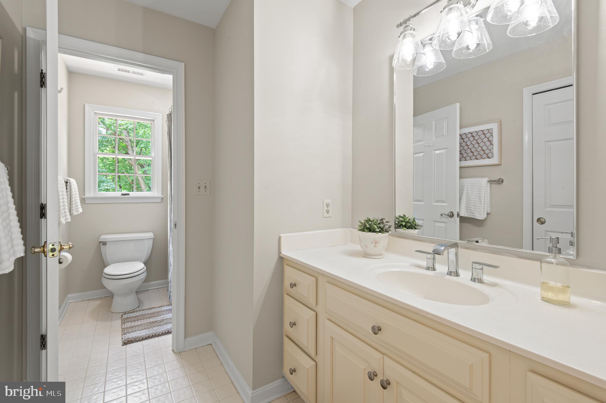 HENDERSON HILL - Residential