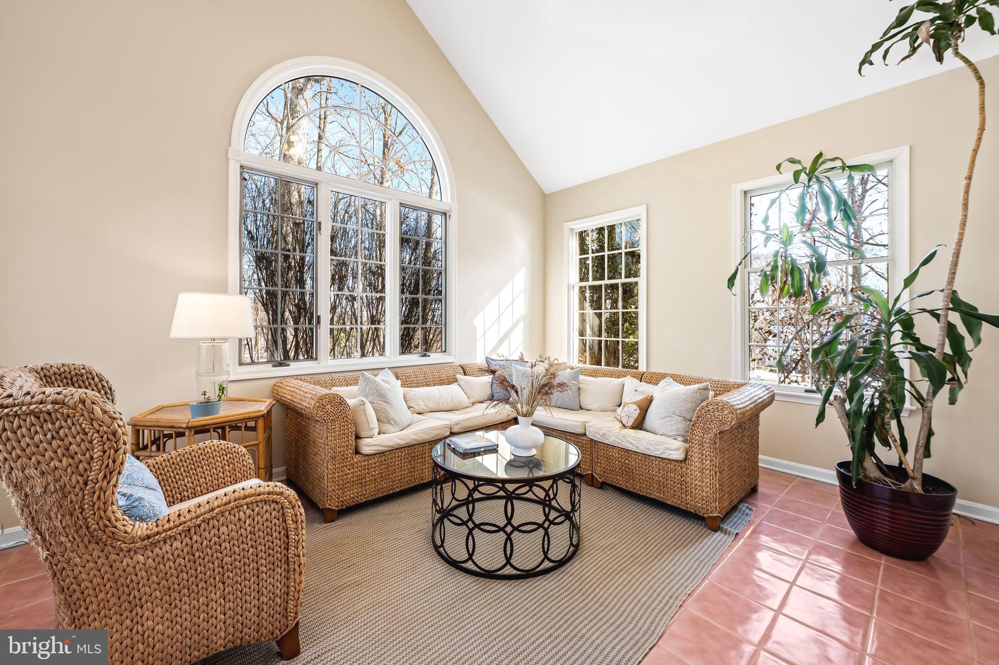 HENDERSON HILL - Residential