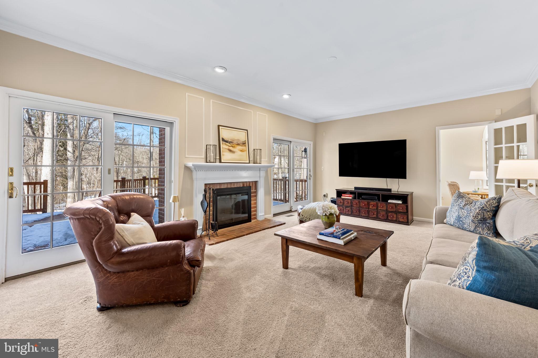 HENDERSON HILL - Residential