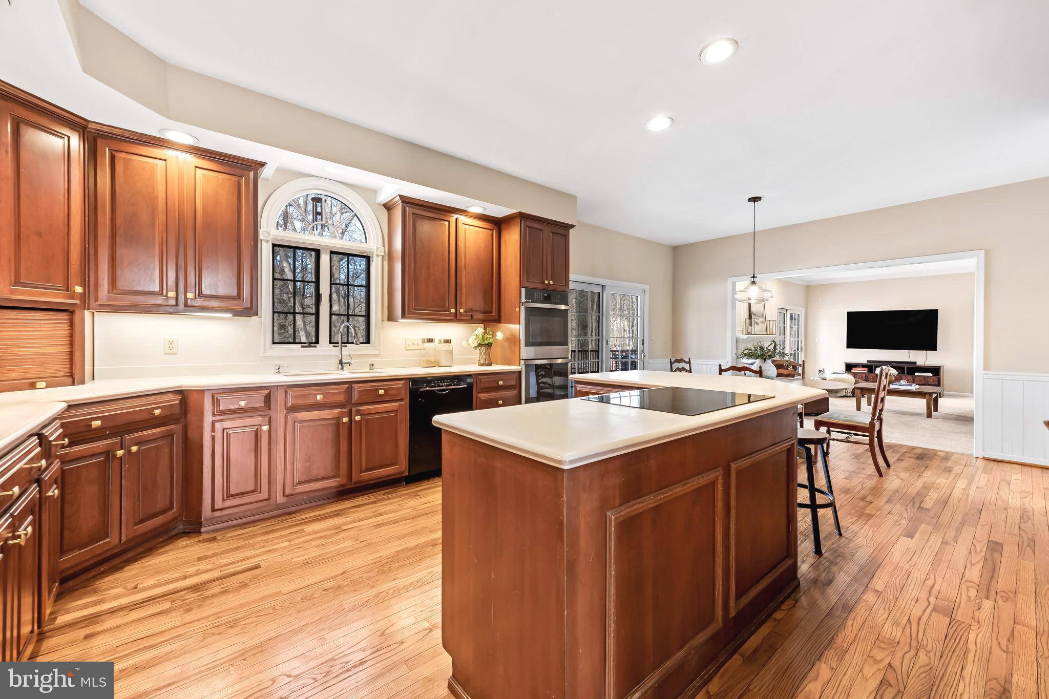 HENDERSON HILL - Residential