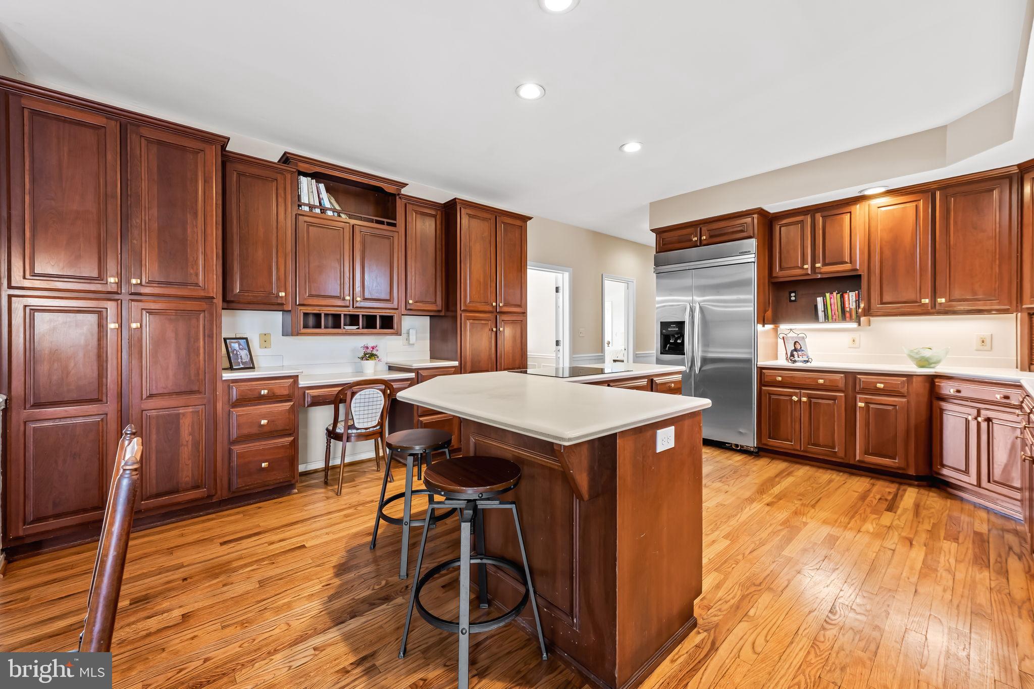 HENDERSON HILL - Residential