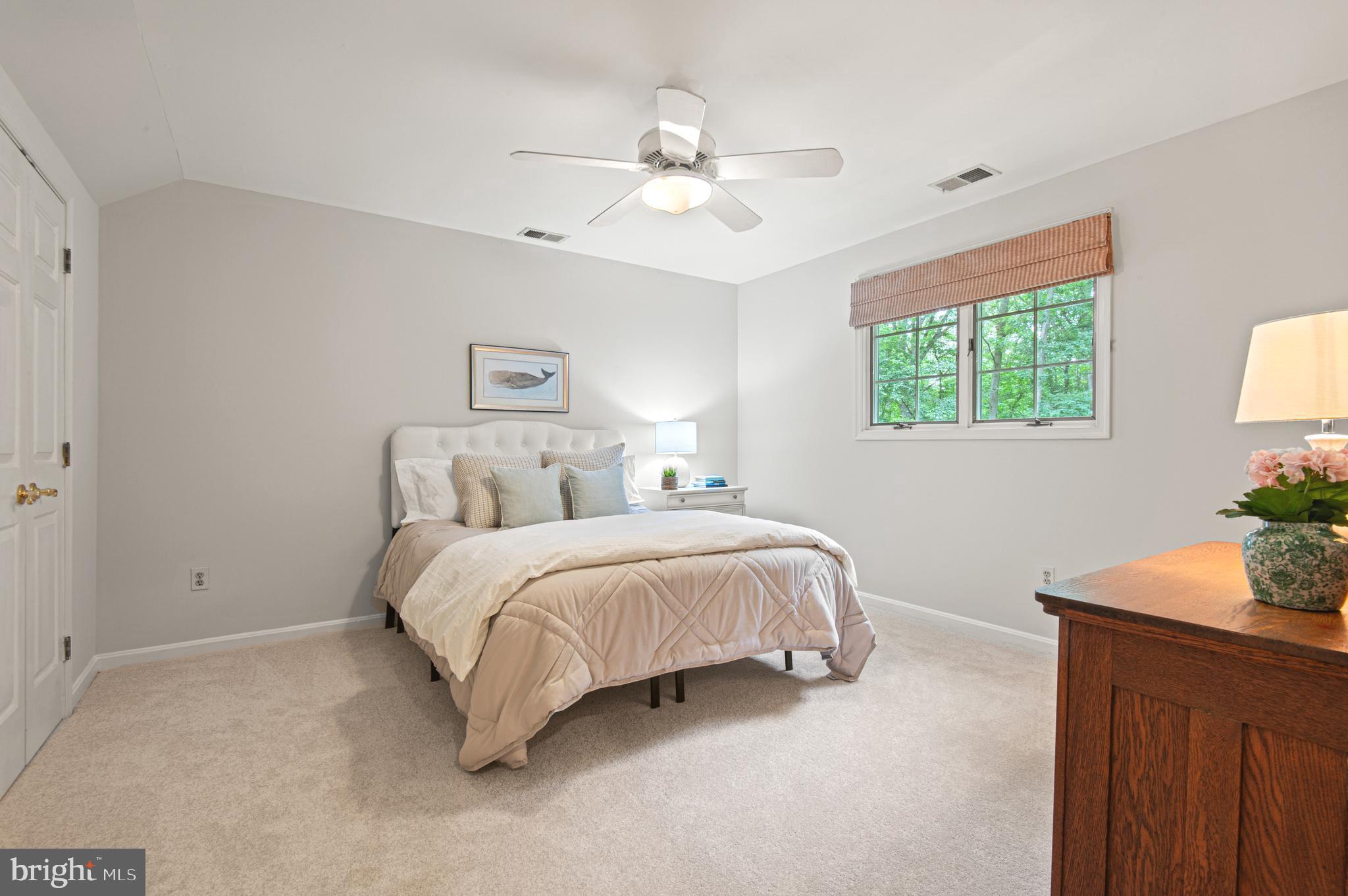 HENDERSON HILL - Residential