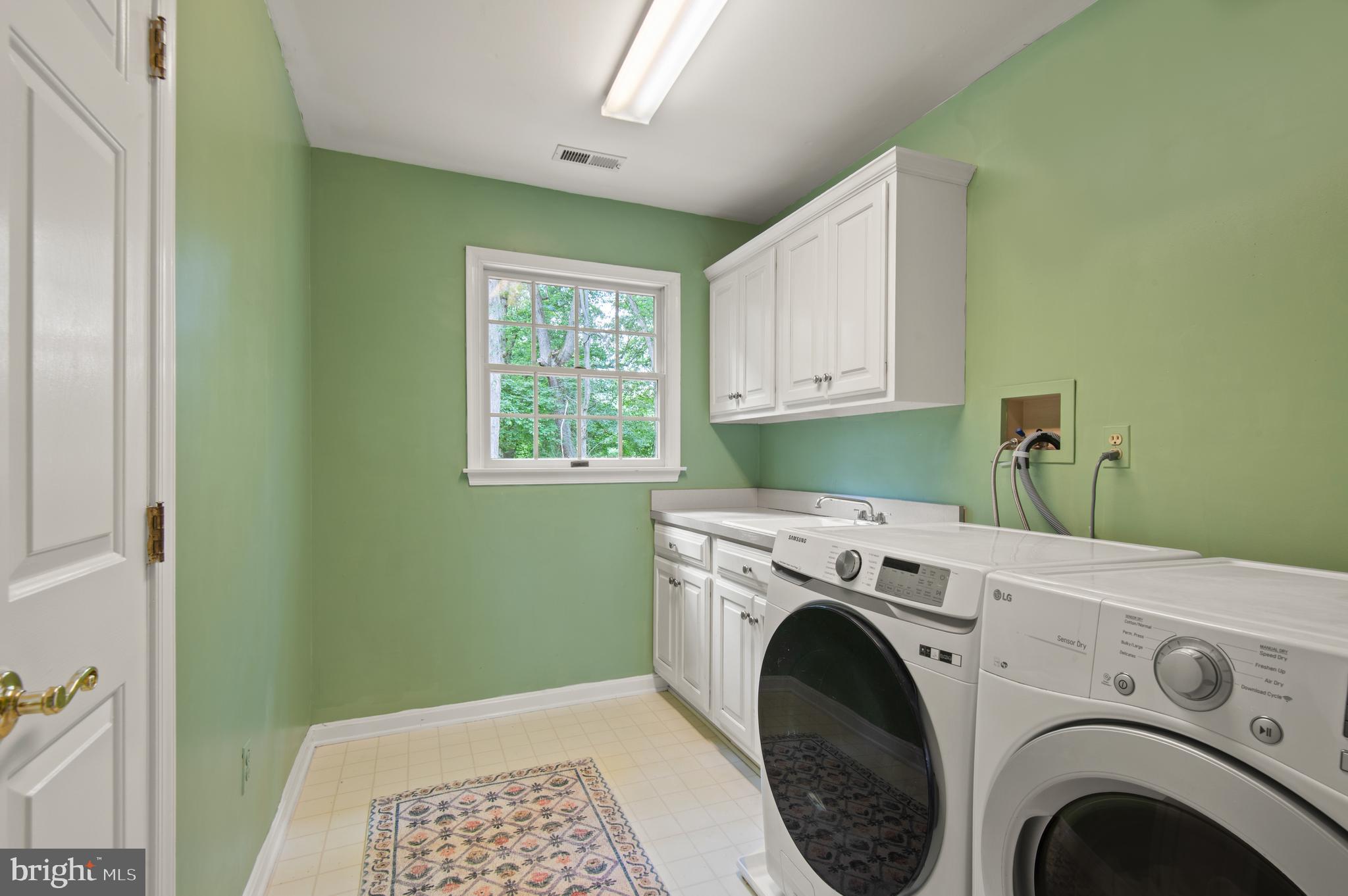 HENDERSON HILL - Residential