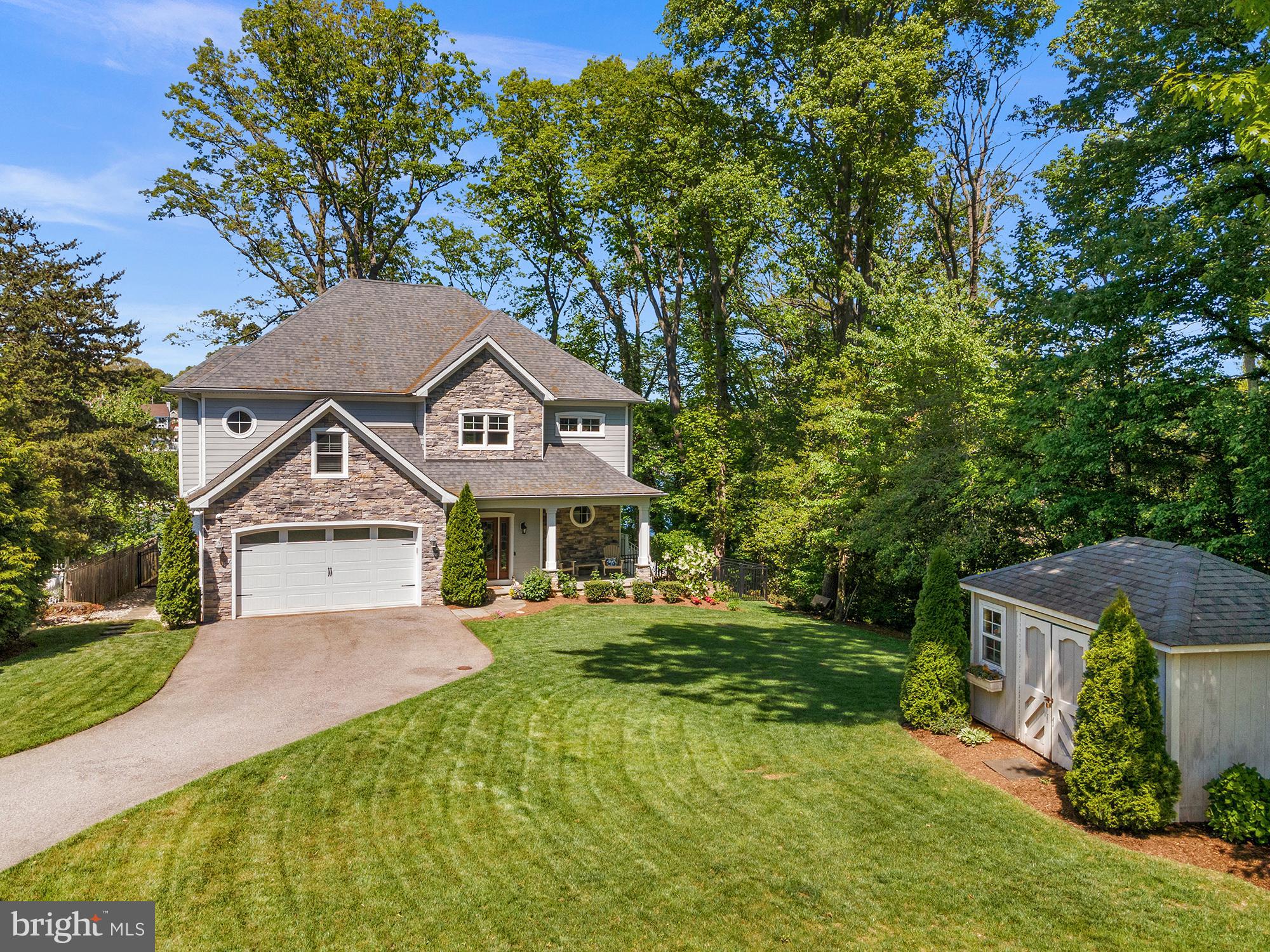 944 WATERVIEW DRIVE