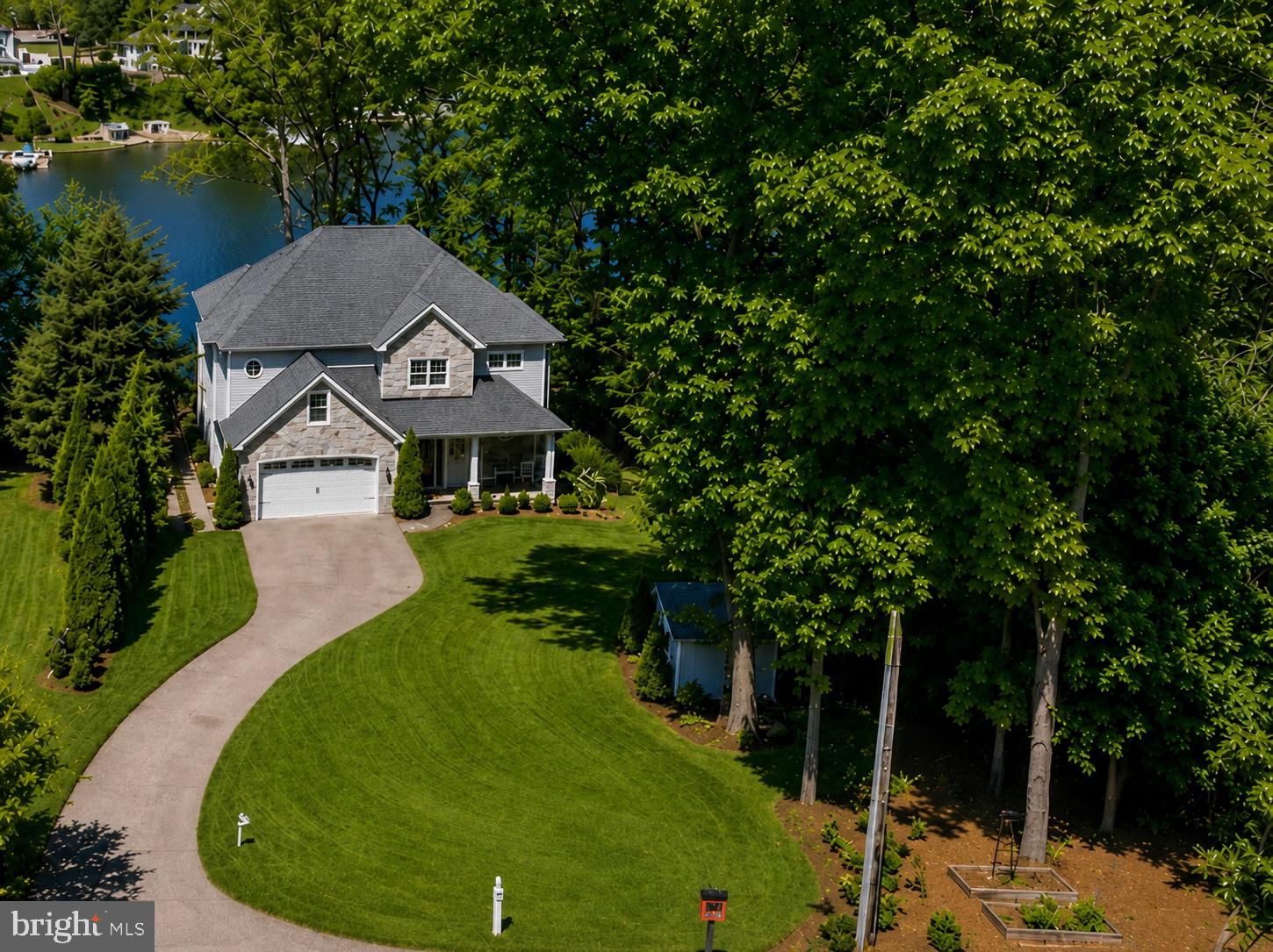 944 WATERVIEW DRIVE