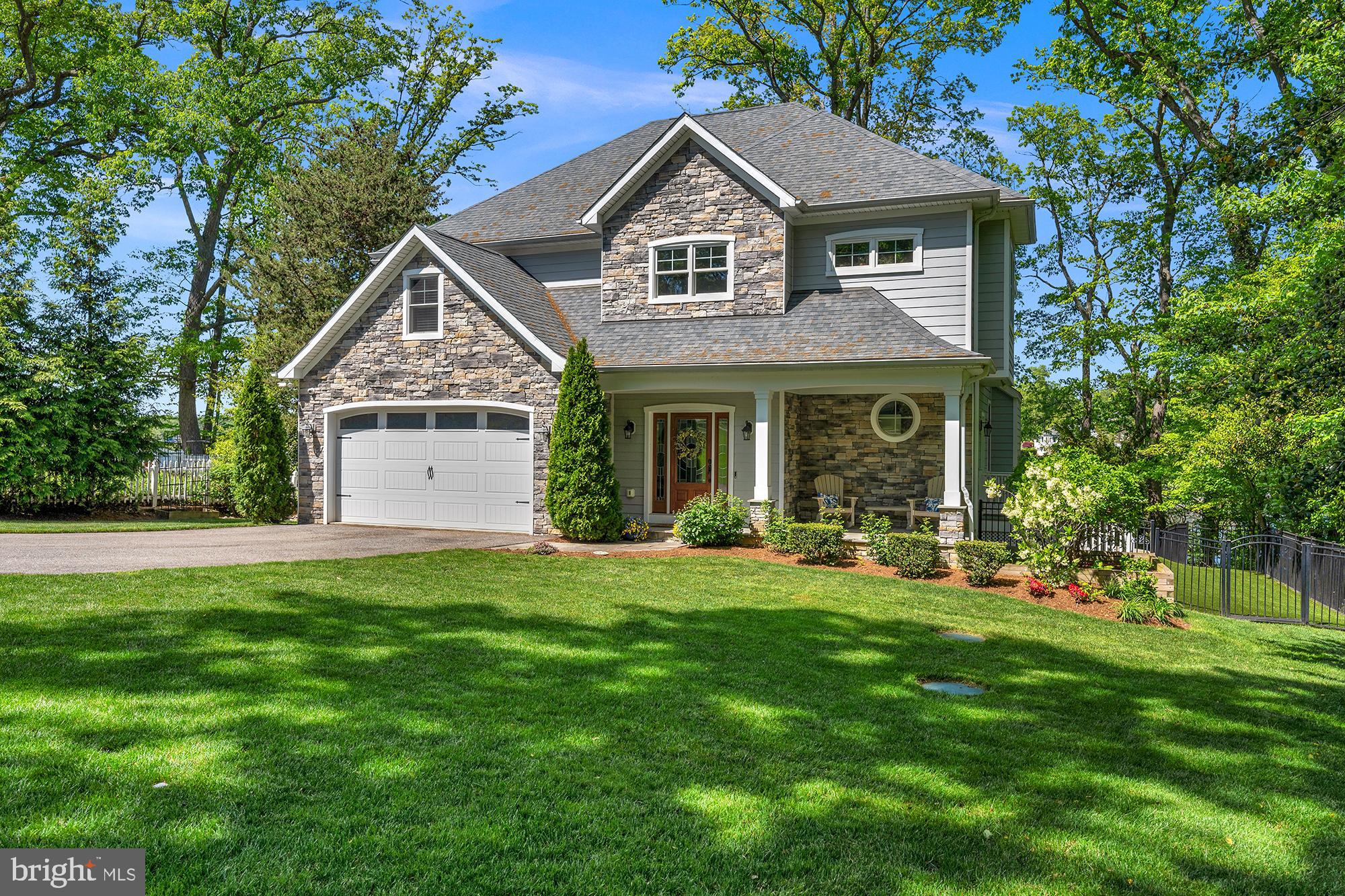 944 WATERVIEW DRIVE