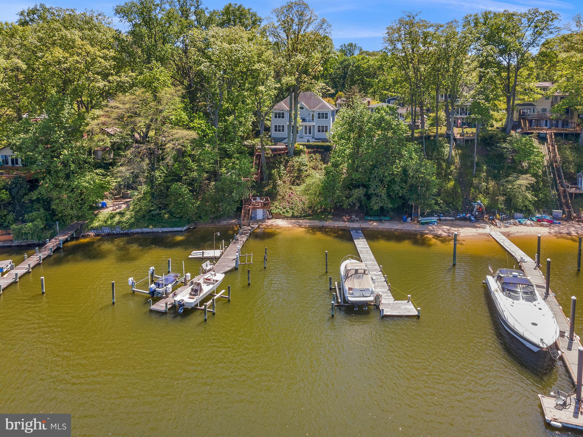 944 WATERVIEW DRIVE