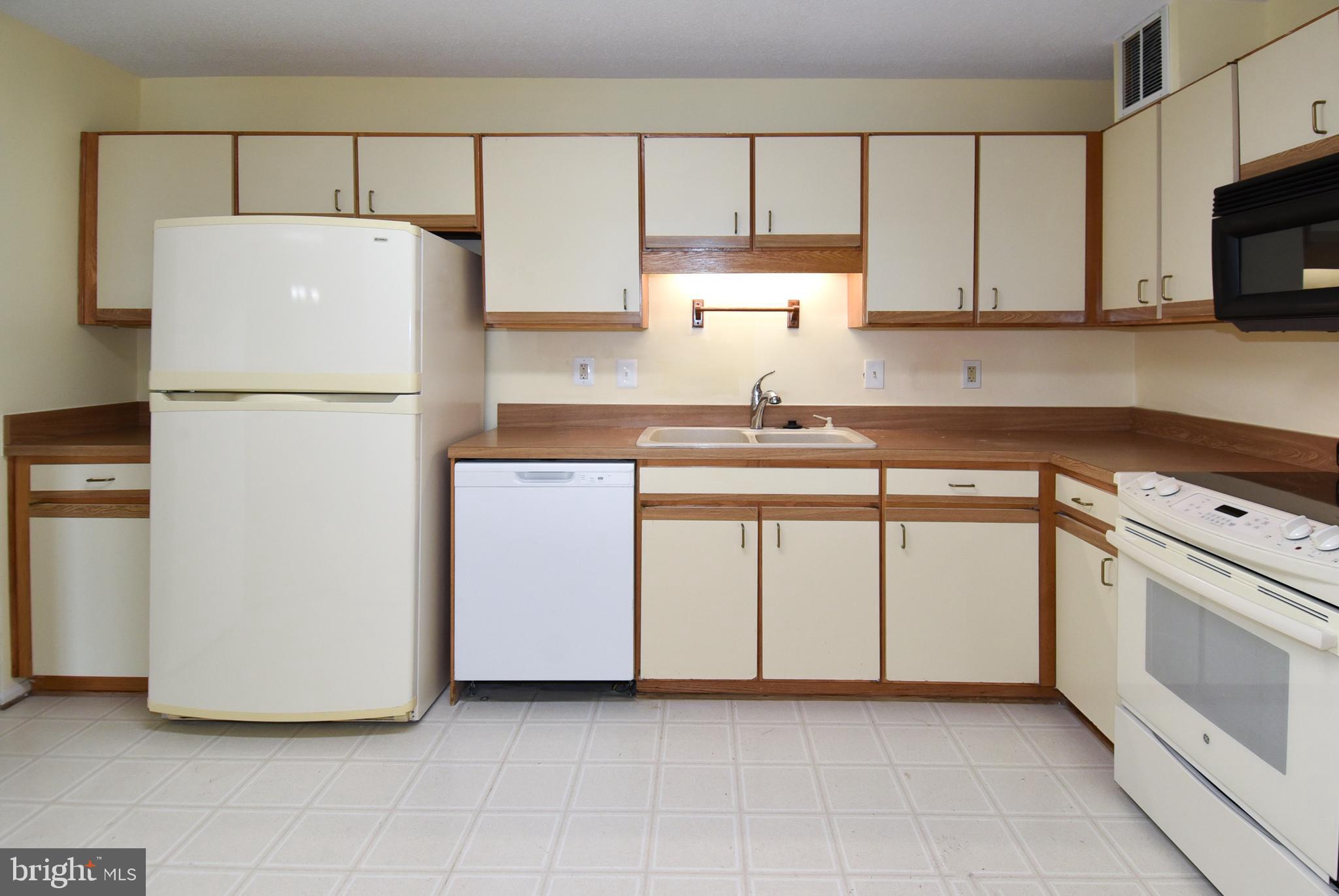 LEISURE WORLD - Residential