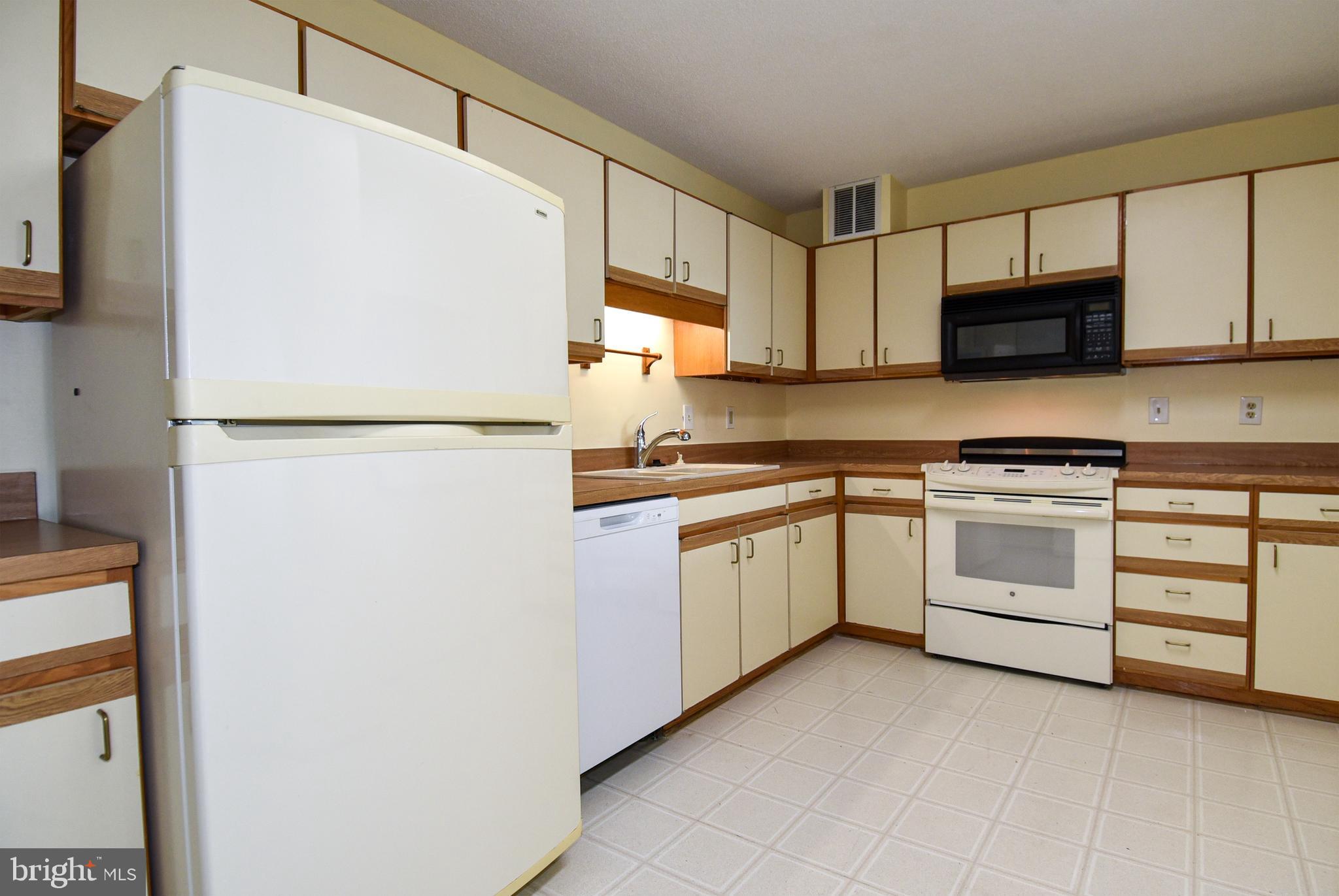 LEISURE WORLD - Residential