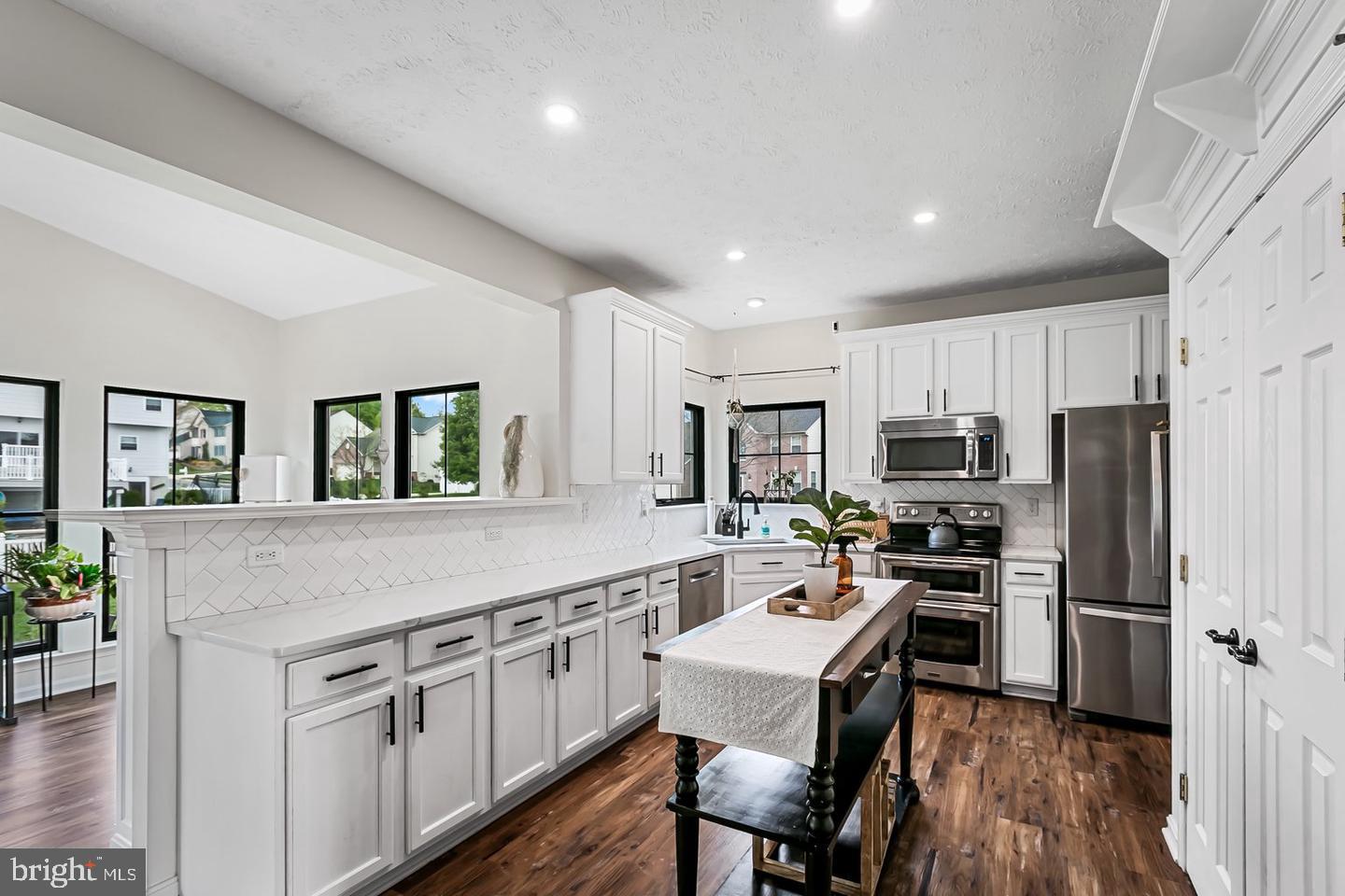 WEST VALLEY OAKS - Residential