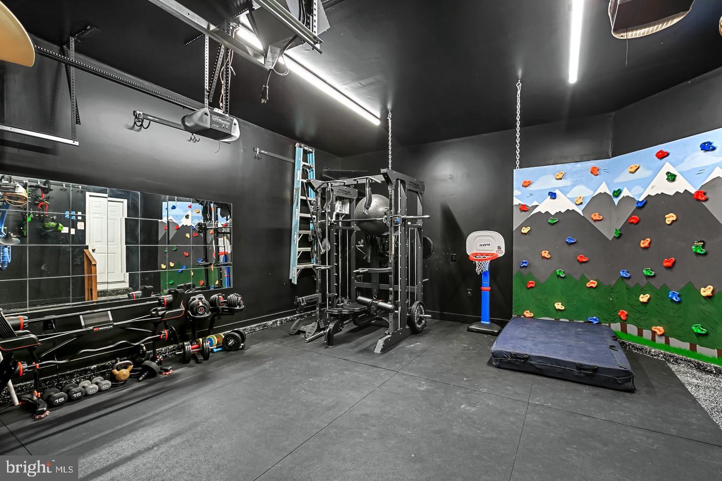 WEST VALLEY OAKS - Residential