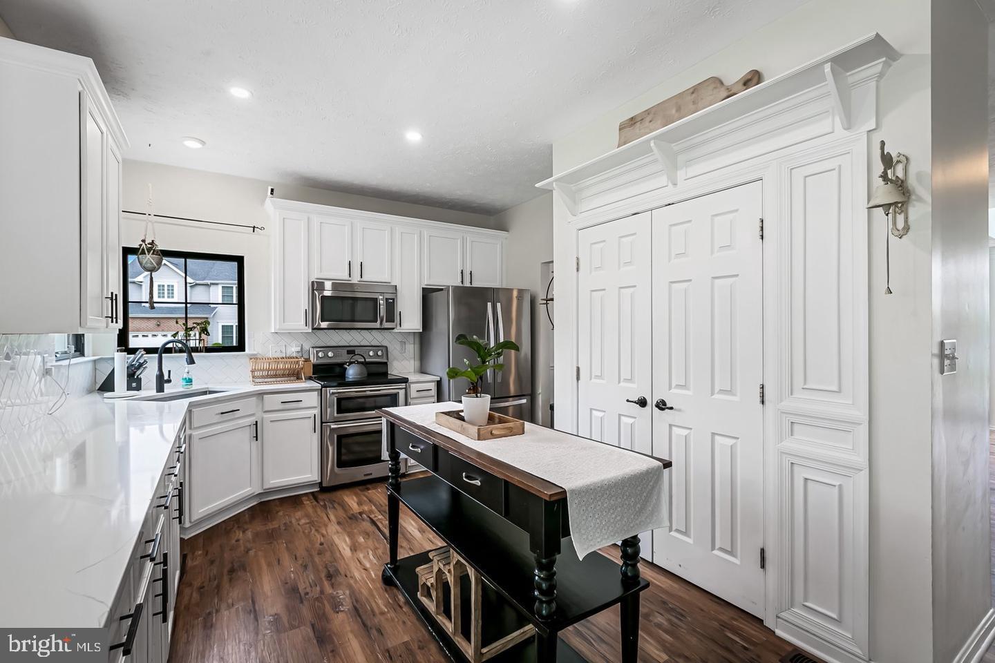 WEST VALLEY OAKS - Residential