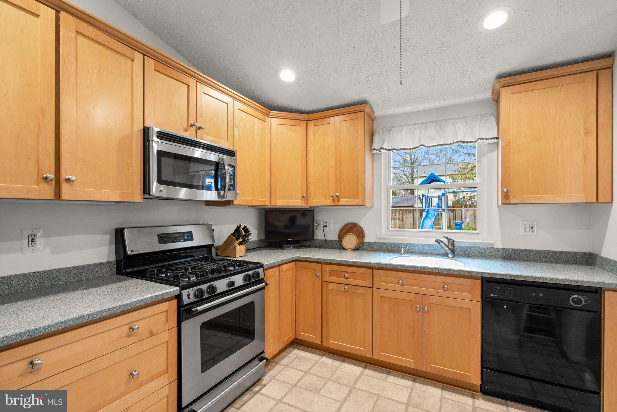 MAYFIELD MANOR - Residential