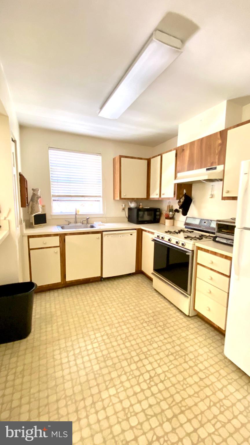 HUNT MEADOW - Residential