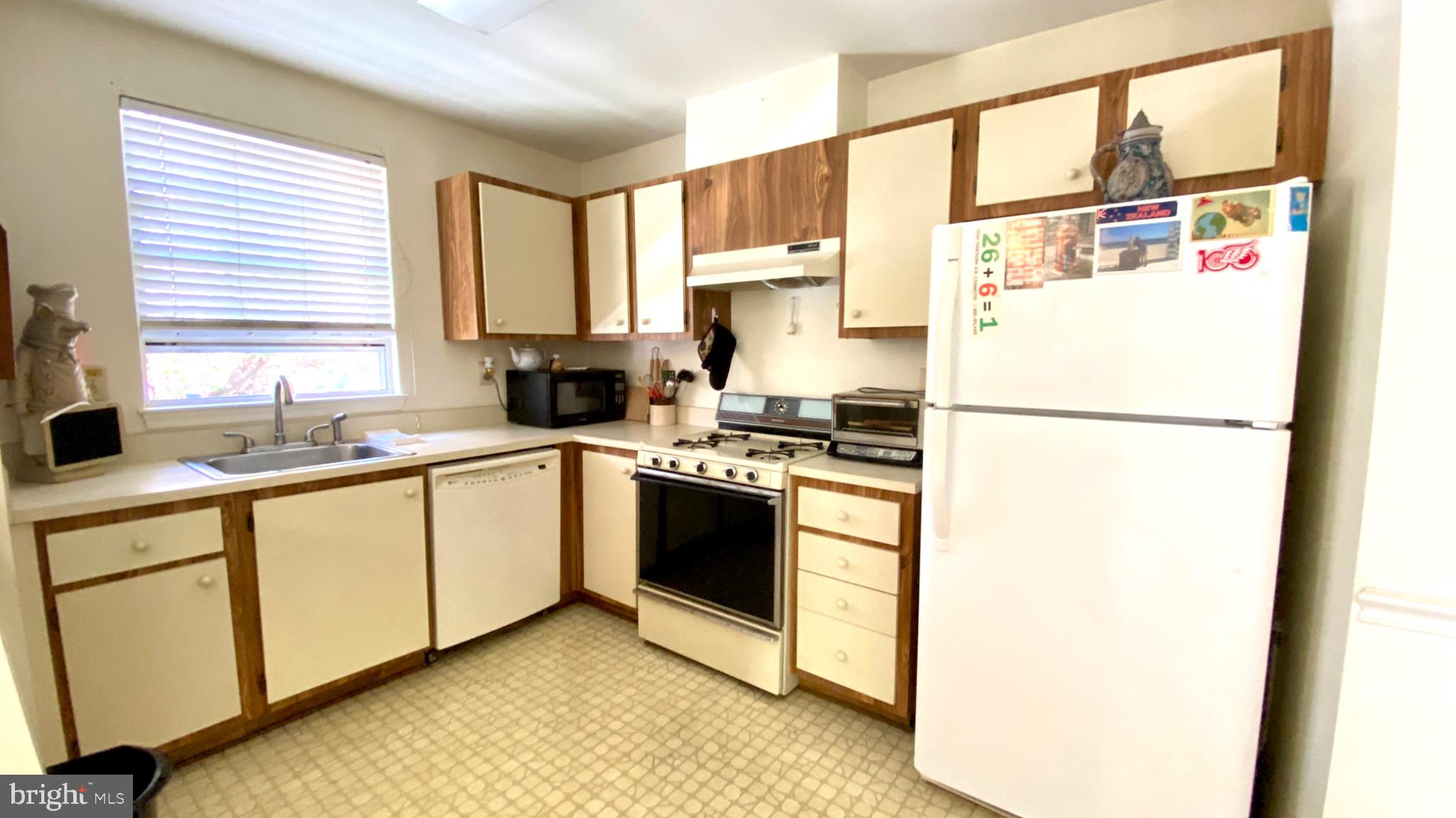 HUNT MEADOW - Residential