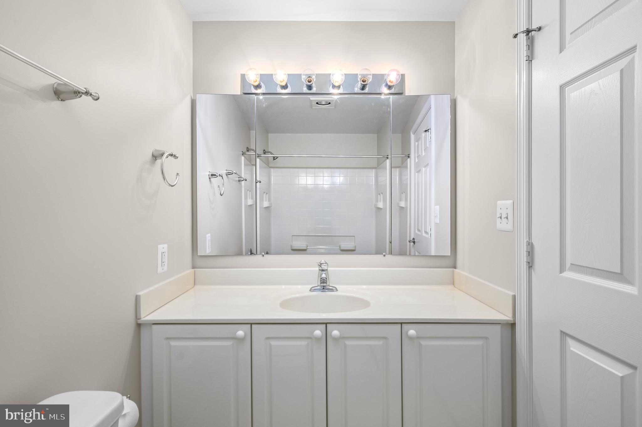 LANSDOWNE WOODS - Residential Lease