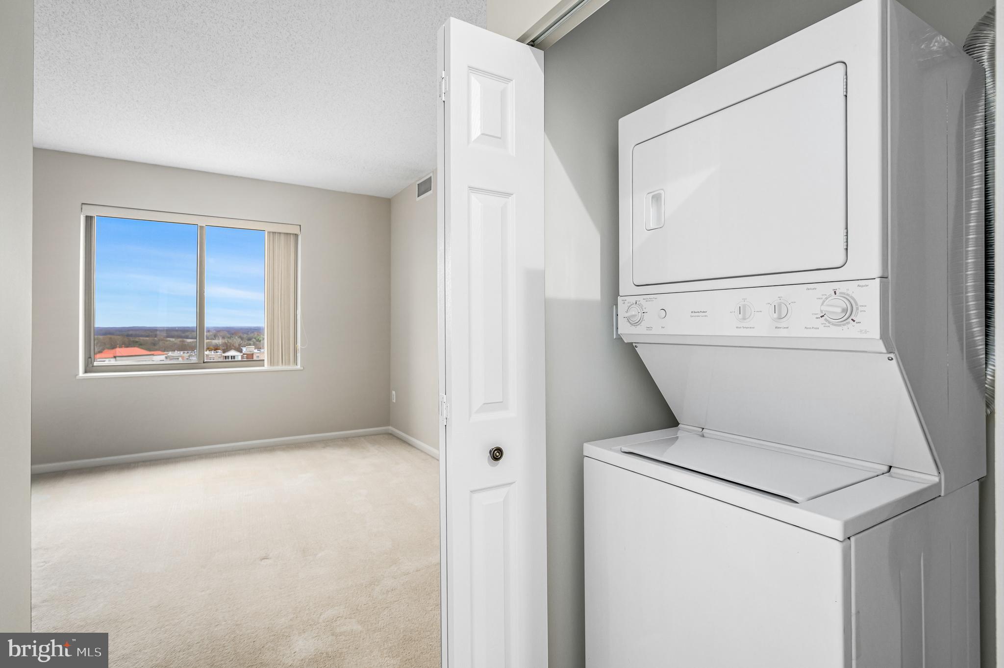 LANSDOWNE WOODS - Residential Lease