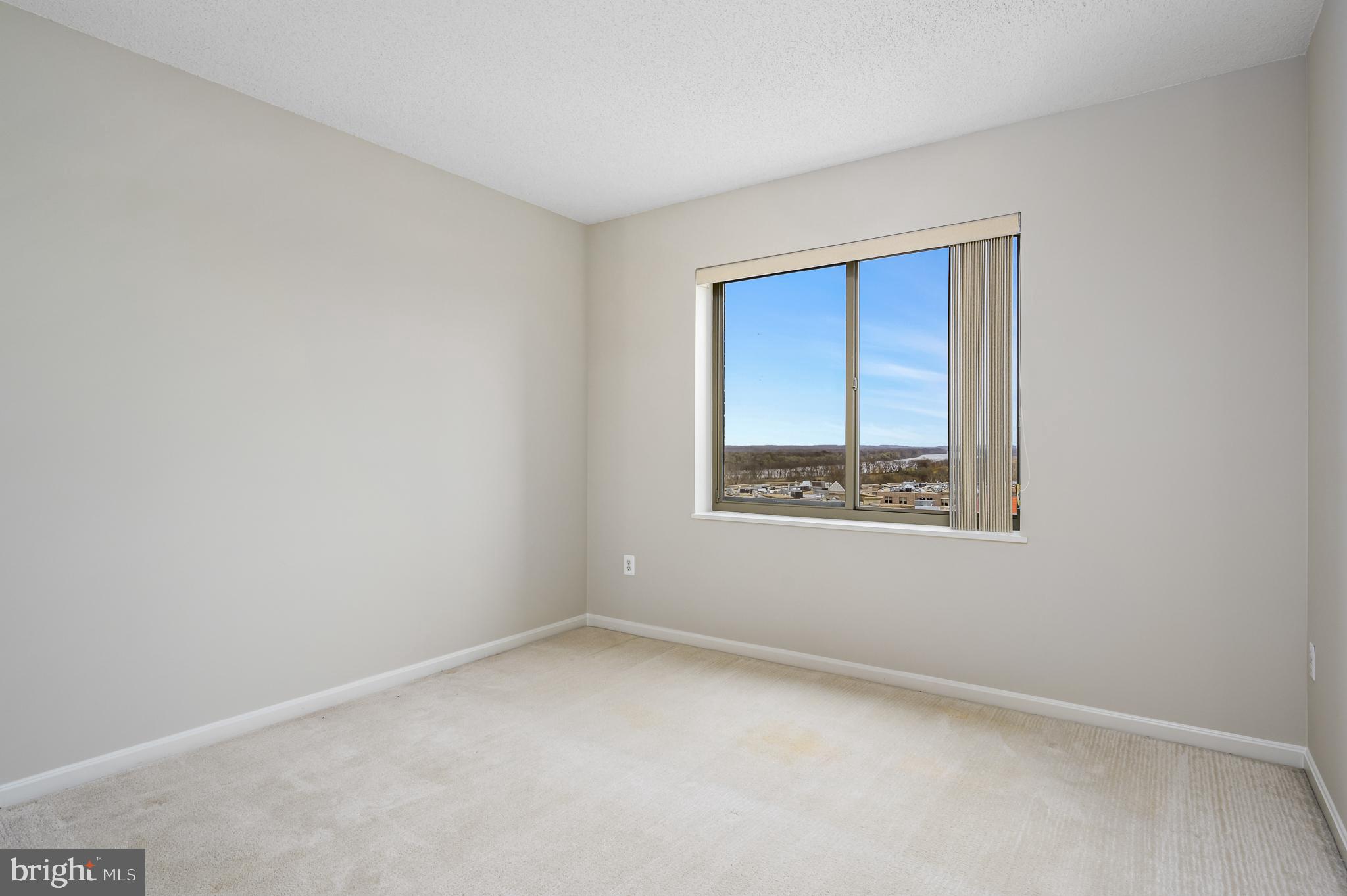 LANSDOWNE WOODS - Residential Lease