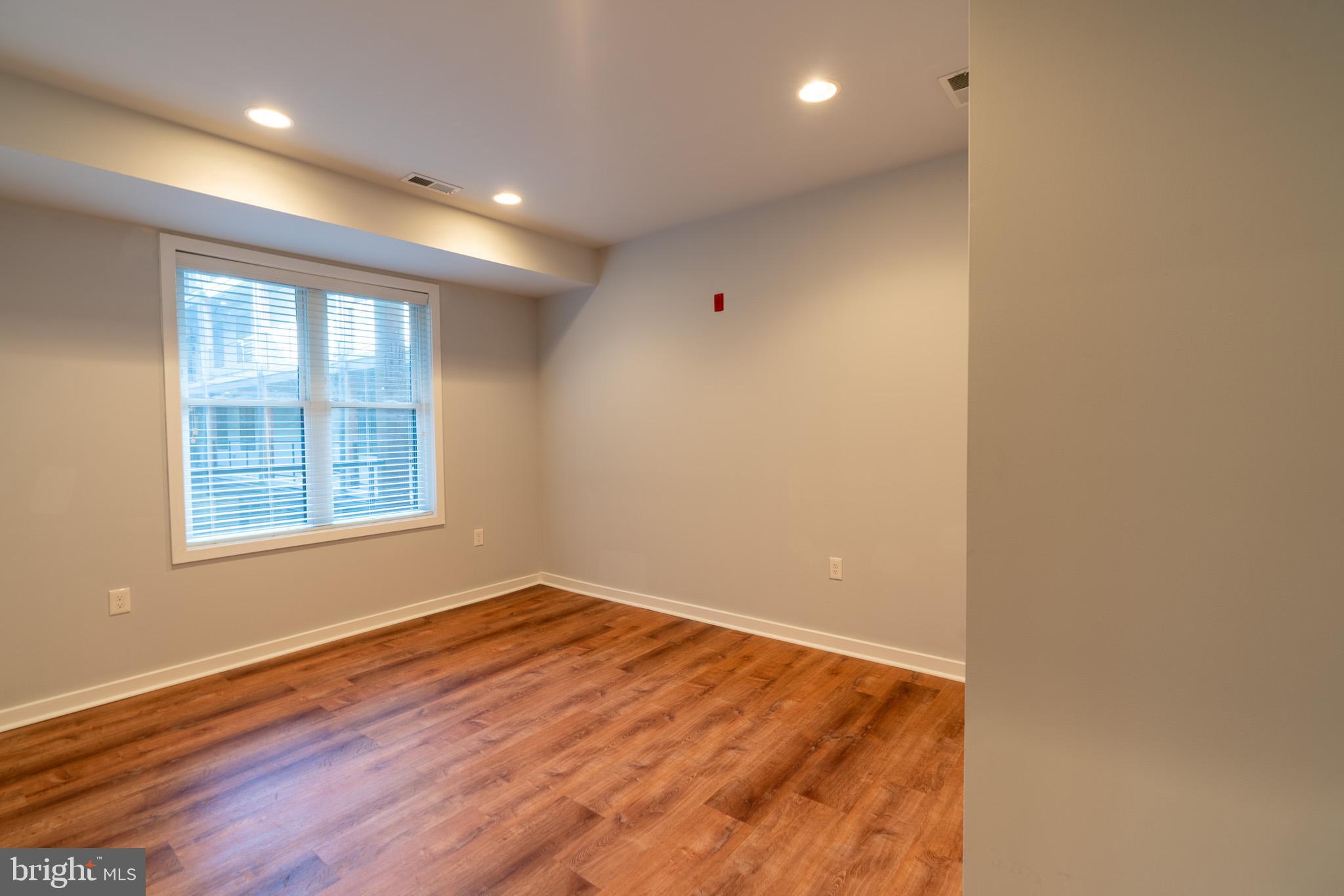 OLDE KENSINGTON - Residential Lease