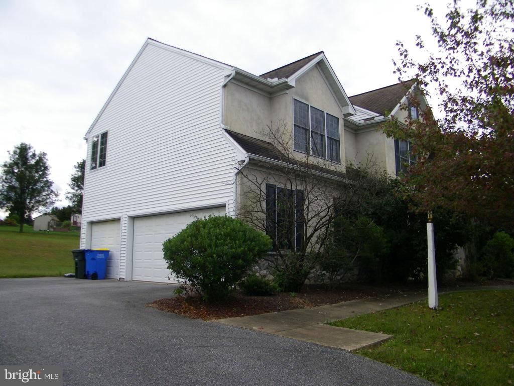 Photo of 2730 Woodspring Drive, YORK, PA 17402 (MLS # PAYK2091722)