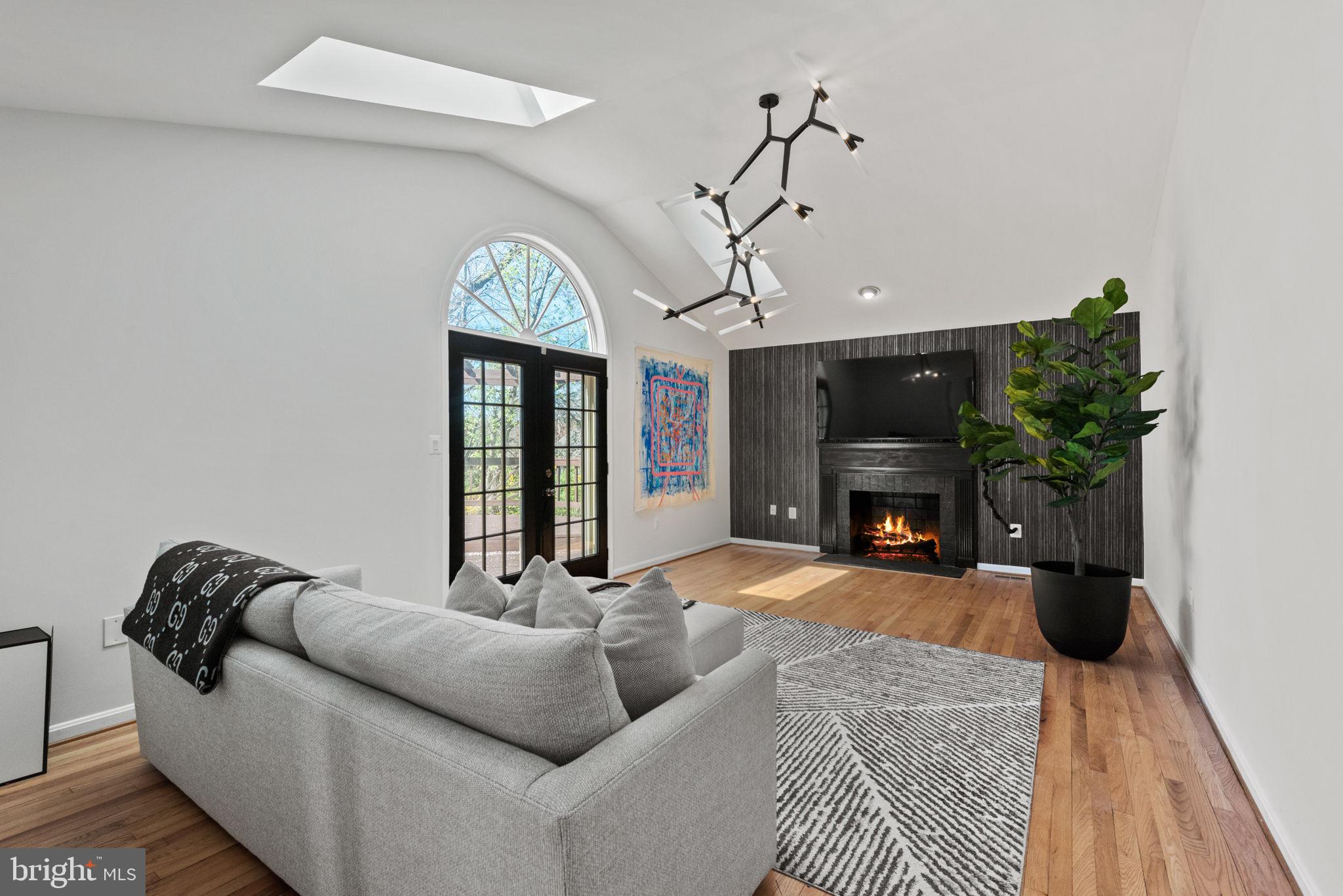 SILVERBROOK - Residential