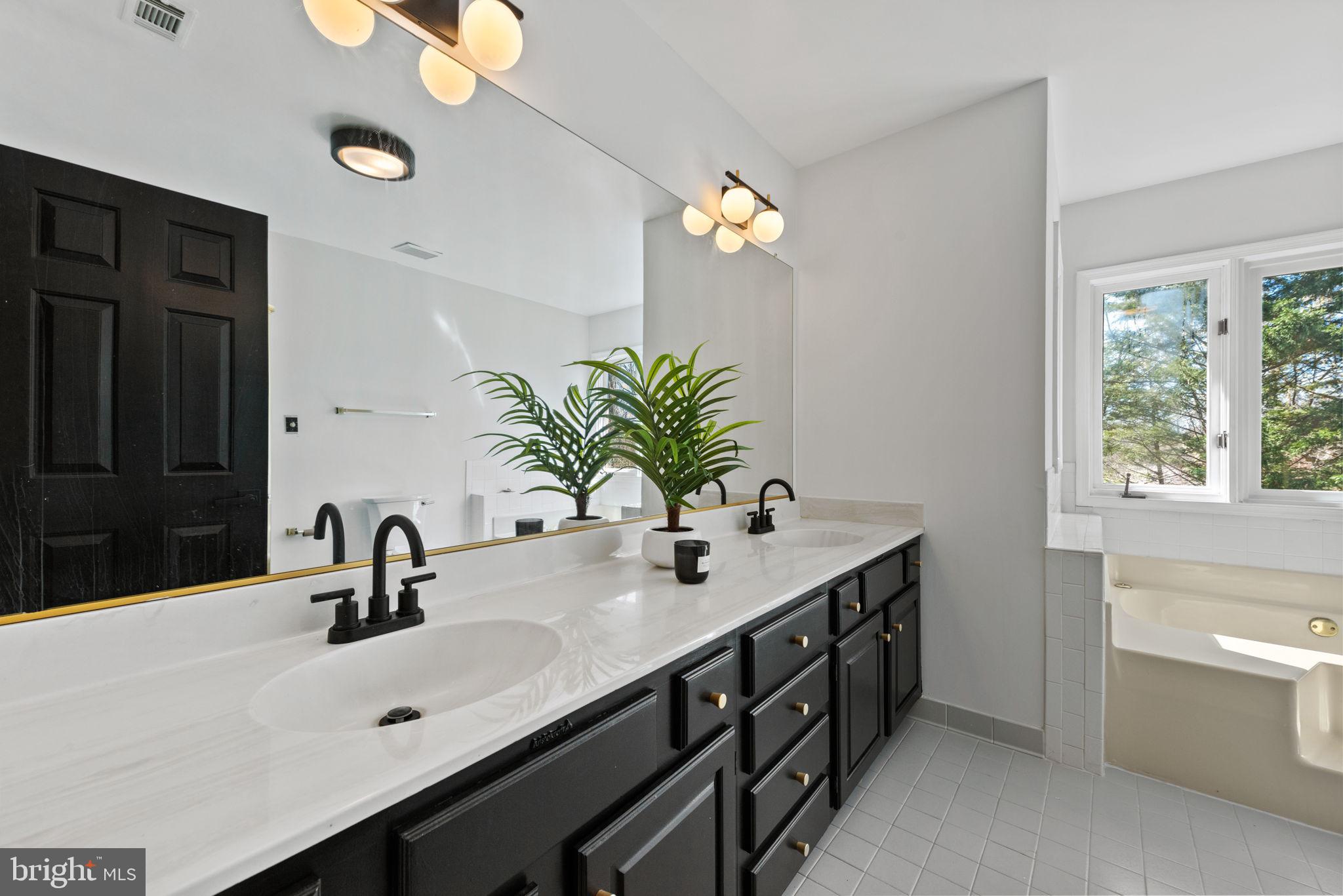 SILVERBROOK - Residential