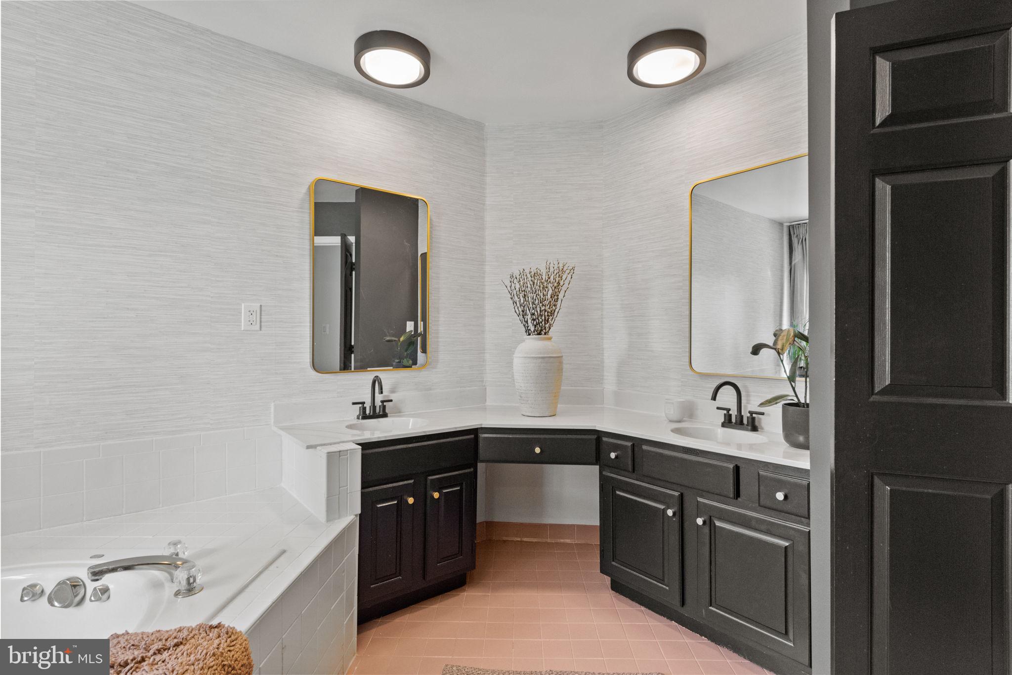 SILVERBROOK - Residential