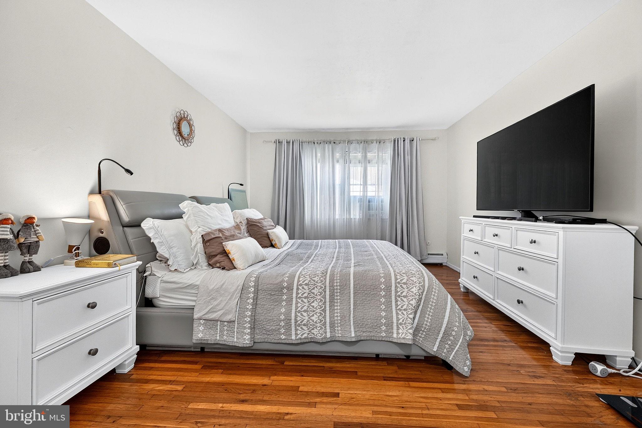 46 GRAMERCY GARDENS B