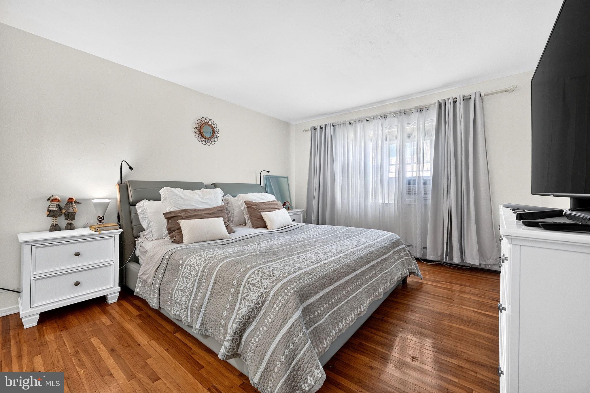46 GRAMERCY GARDENS B