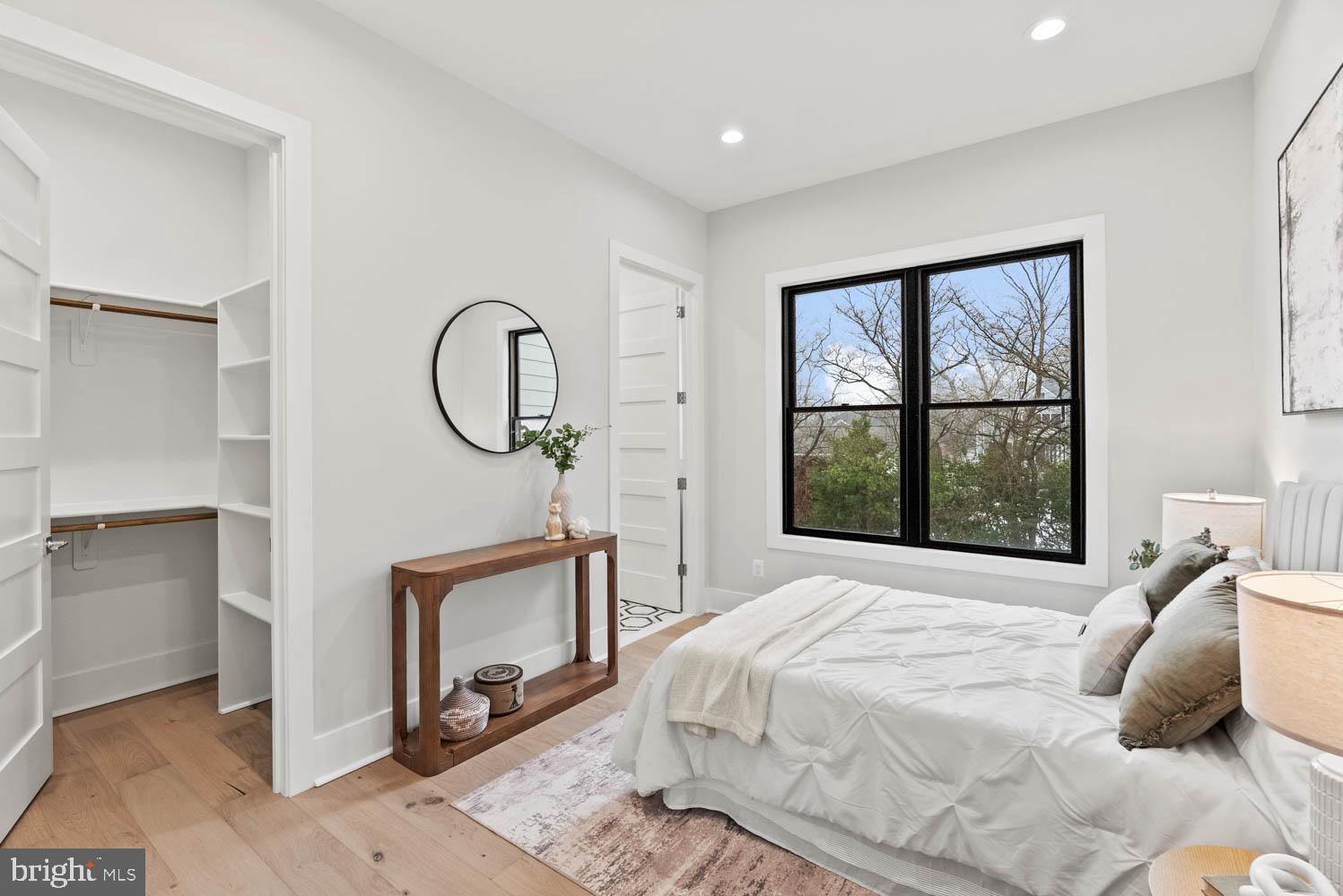 VIENNA WOODS - Residential