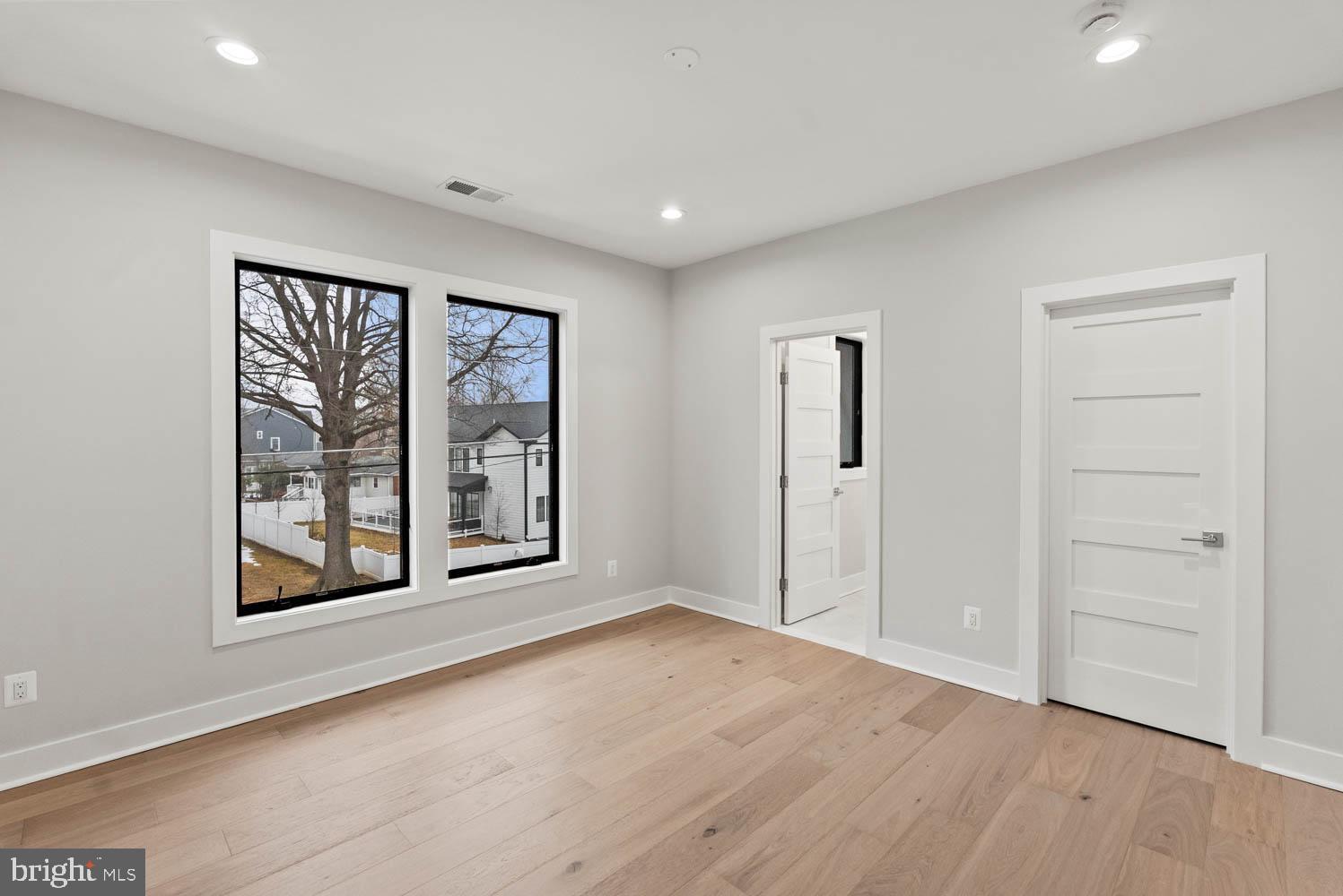 VIENNA WOODS - Residential