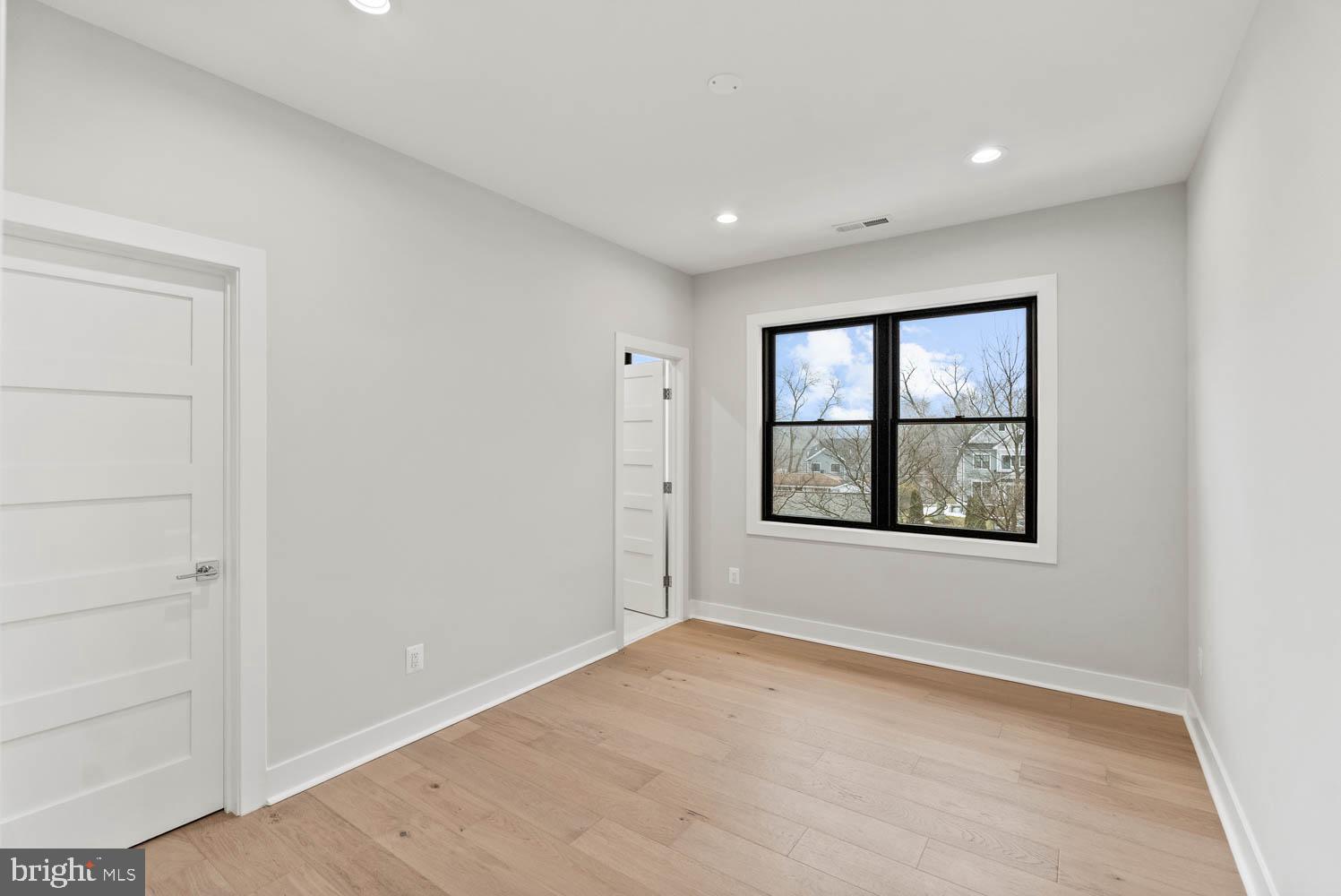 VIENNA WOODS - Residential