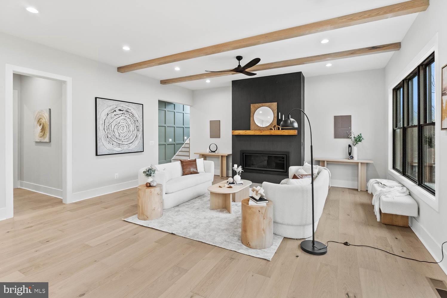 VIENNA WOODS - Residential