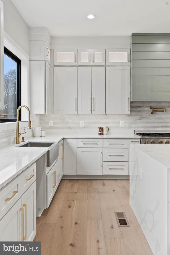 VIENNA WOODS - Residential