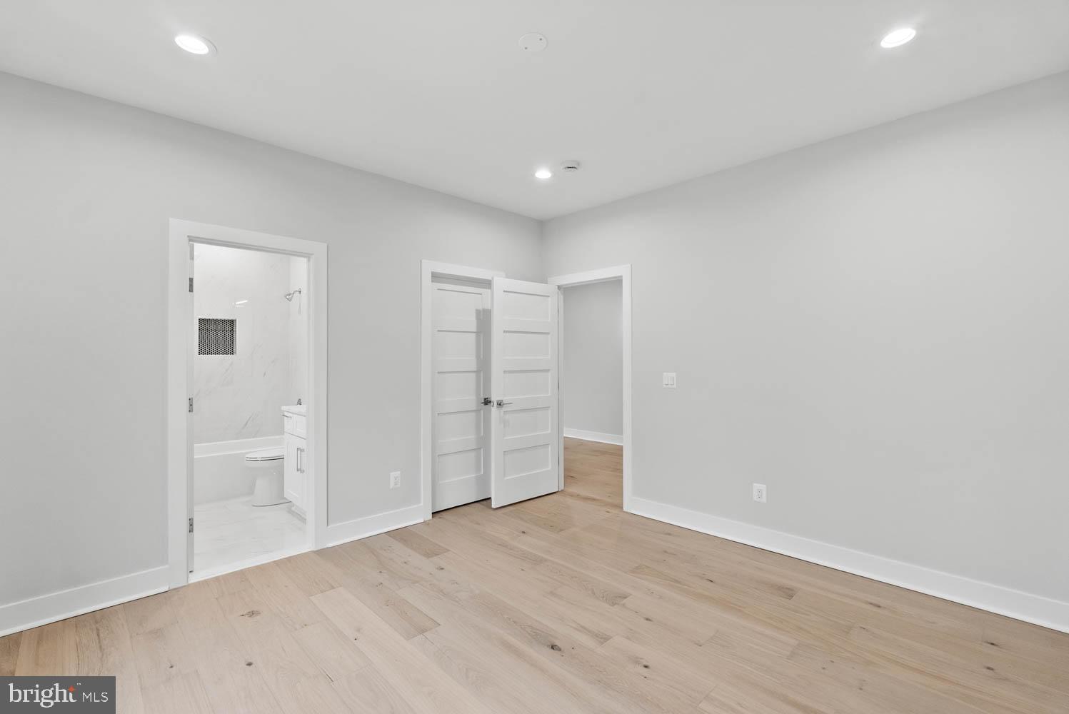 VIENNA WOODS - Residential