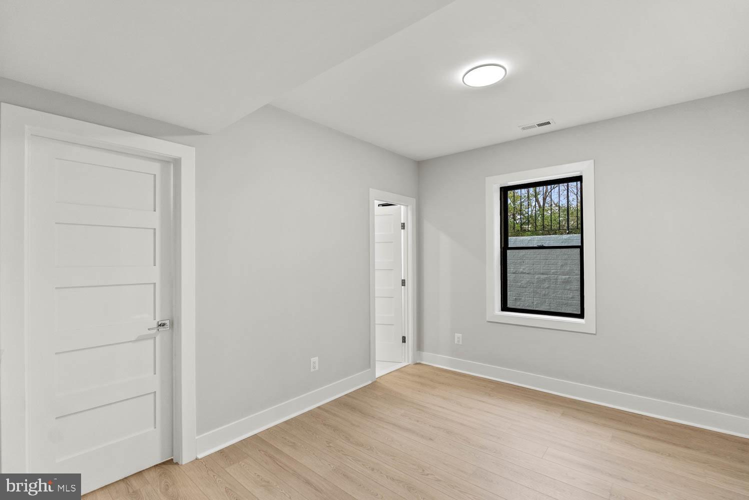 VIENNA WOODS - Residential