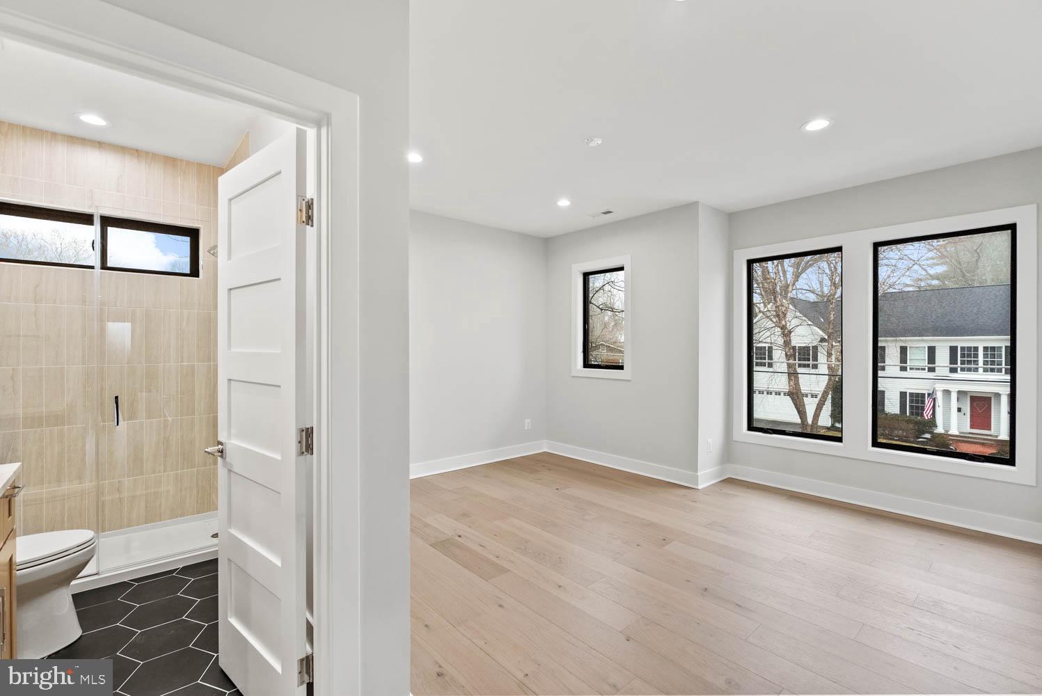 VIENNA WOODS - Residential