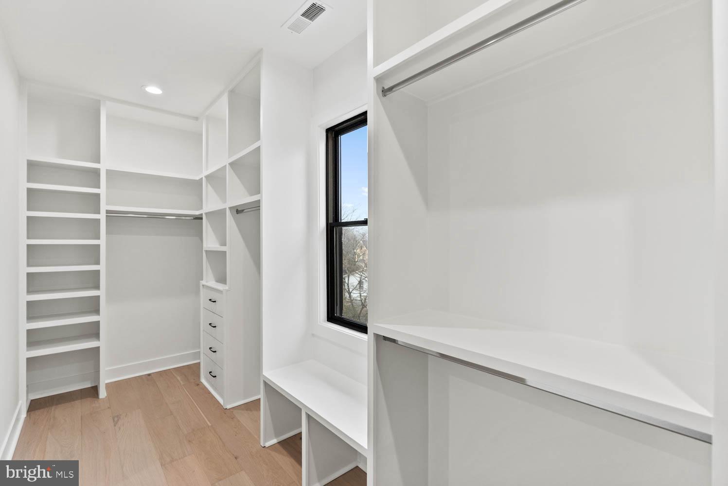 VIENNA WOODS - Residential