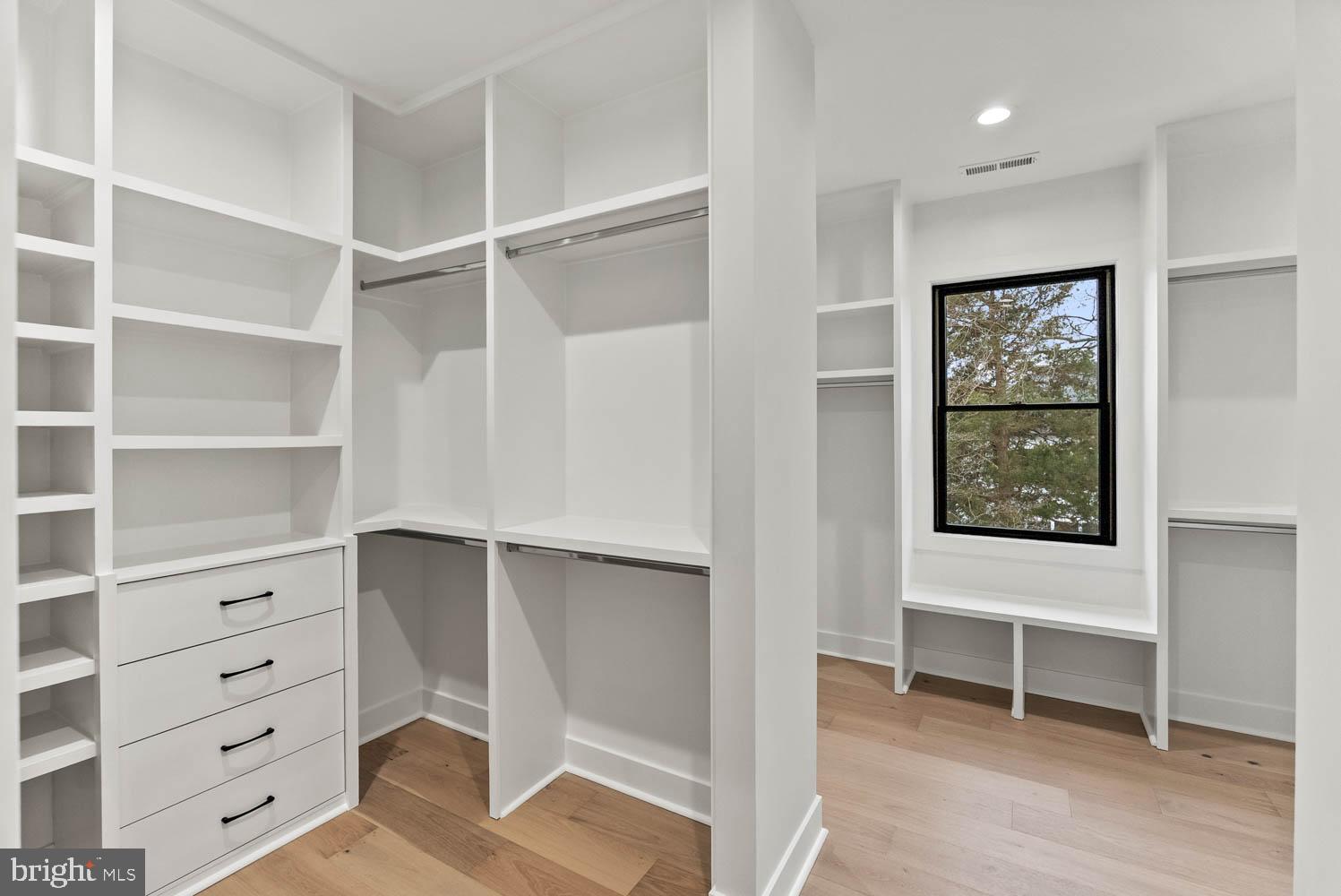 VIENNA WOODS - Residential