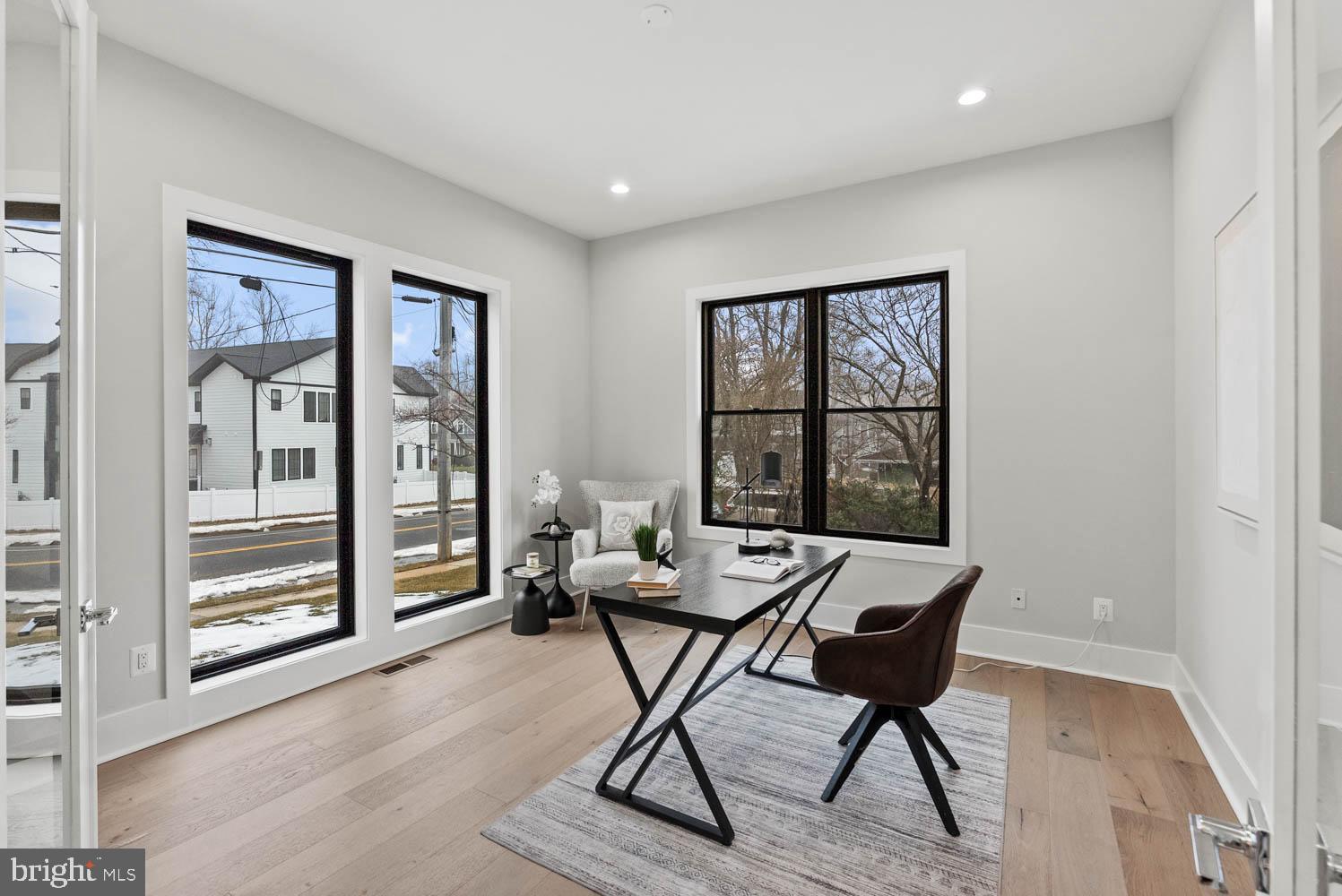 VIENNA WOODS - Residential