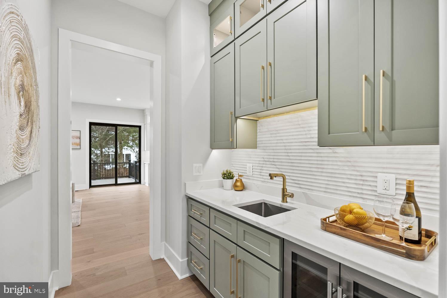 VIENNA WOODS - Residential