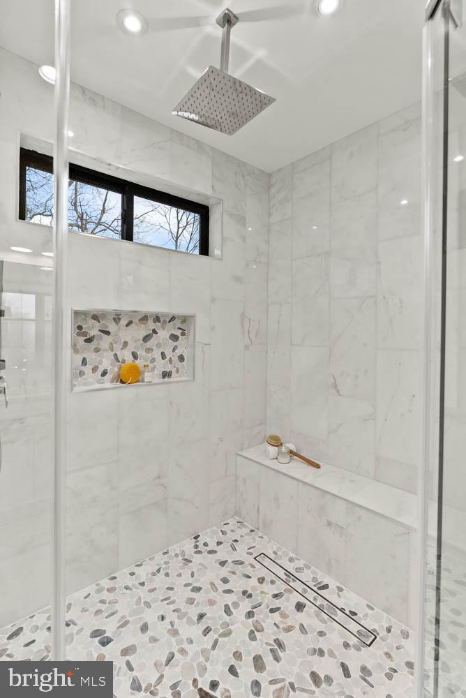 VIENNA WOODS - Residential