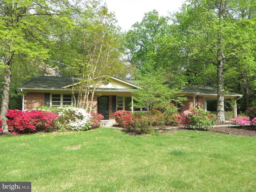 Attractive & affordable brick rambler with sunroom addition, pretty landscaping! Freshly painted cabinets perk up the kitchen, w/Corian counters & Bosch dishwasher. Living/dining rm w/hdwd, sitting rm w/fireplace off kitchen. 2 full baths, new ceiling fans & lighting fixtures, new paint most rooms. Flagstone patio in private backyard, carport & exterior storage. Neighborhood water access to river!