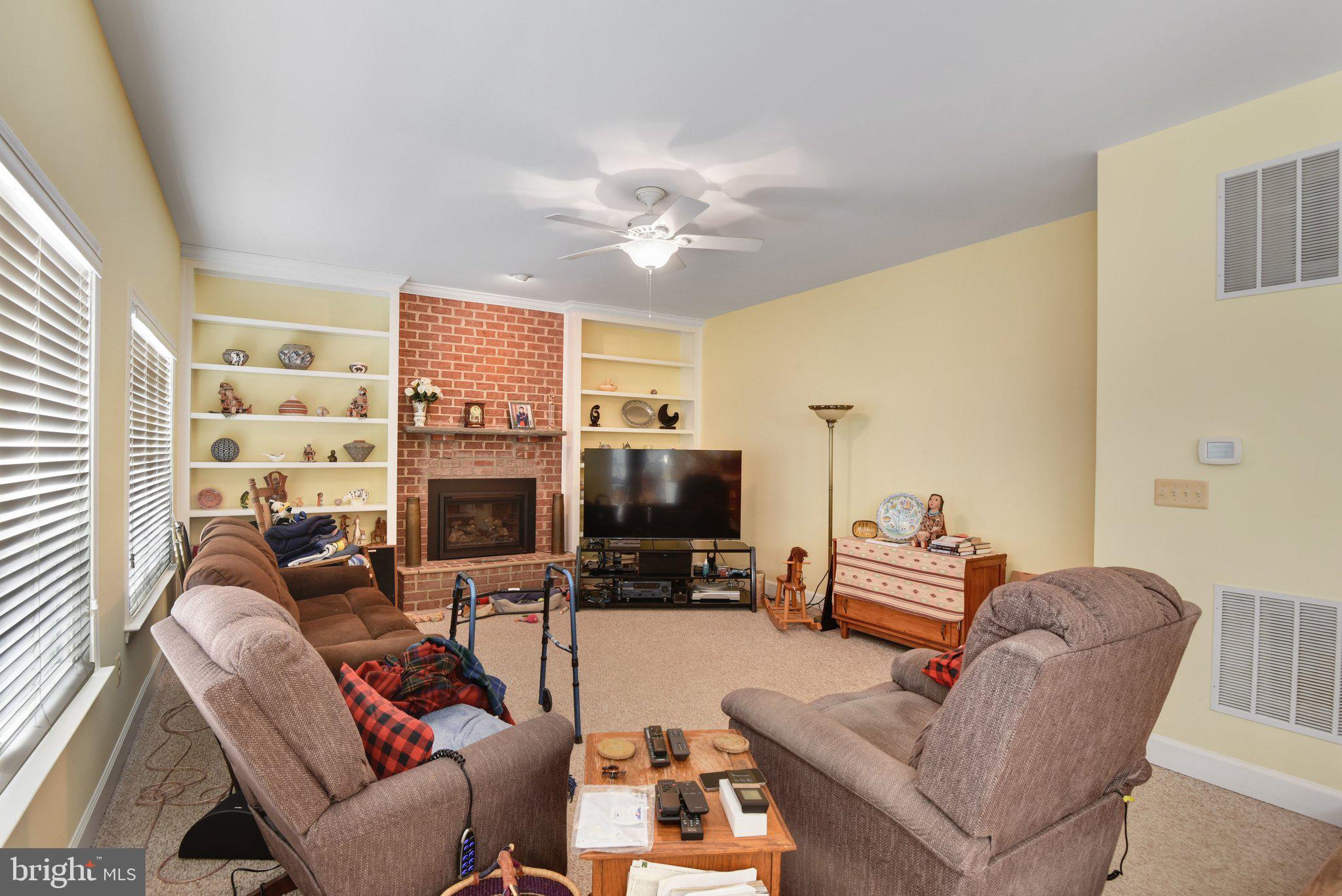 VIRGINIA OAKS - Residential