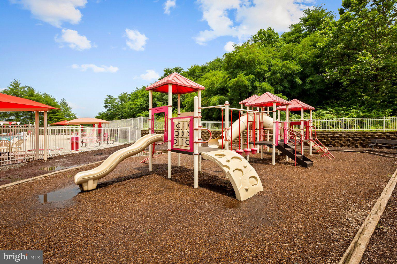 HEARTHSTONE AT VILLAGE CREST CONDOMINIUMS - Residential